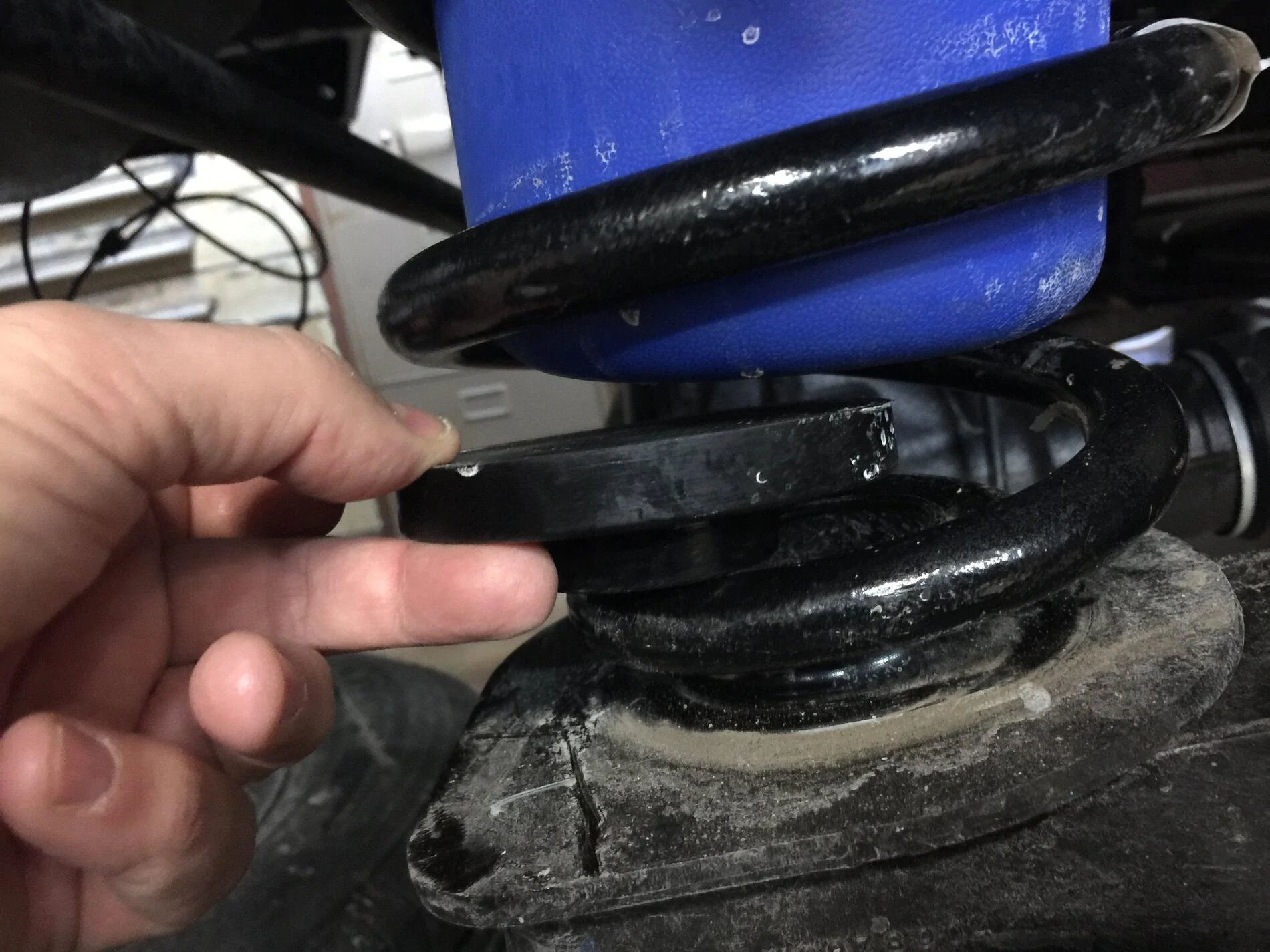 Jeep Gladiator Bad experience - What air bags work well for the Gladiator? Lower-Space-IMG_014235