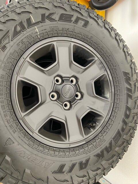 Jeep Gladiator Mojave Wheels and Tires m4