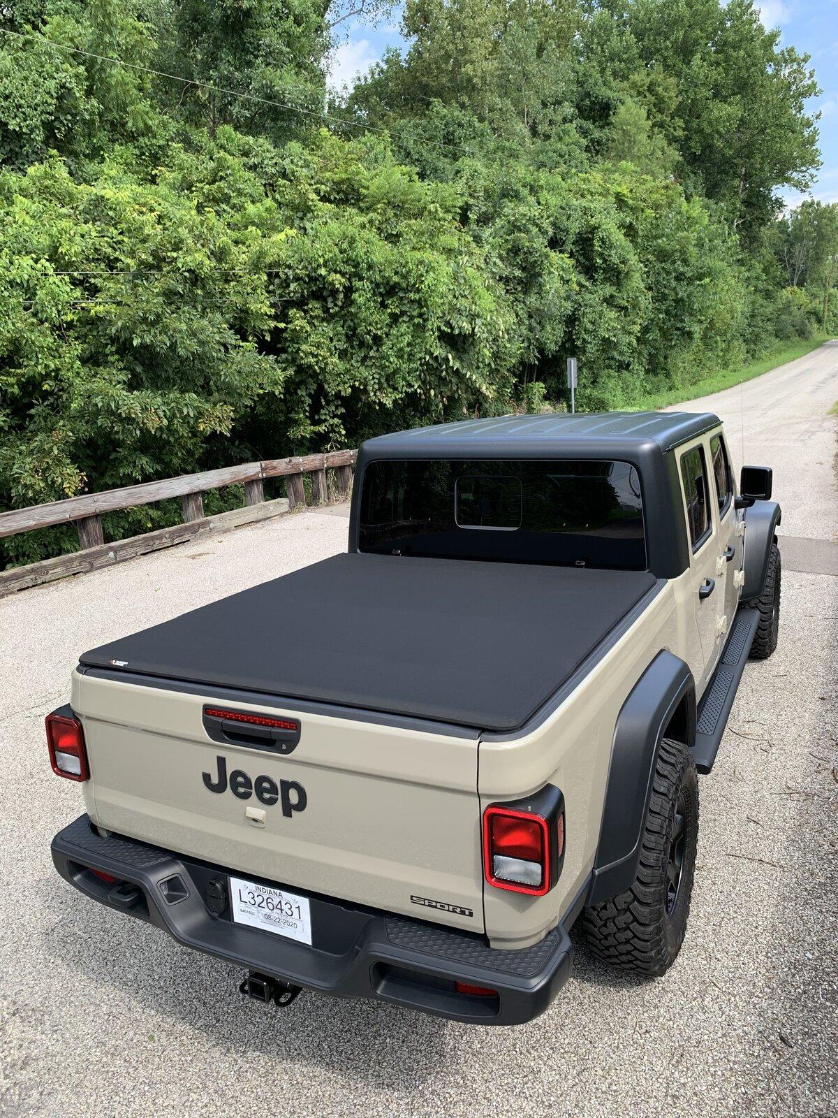 Jeep Gladiator Bed cover $350 C21373EA-882C-4129-AB03-28FDBA539782