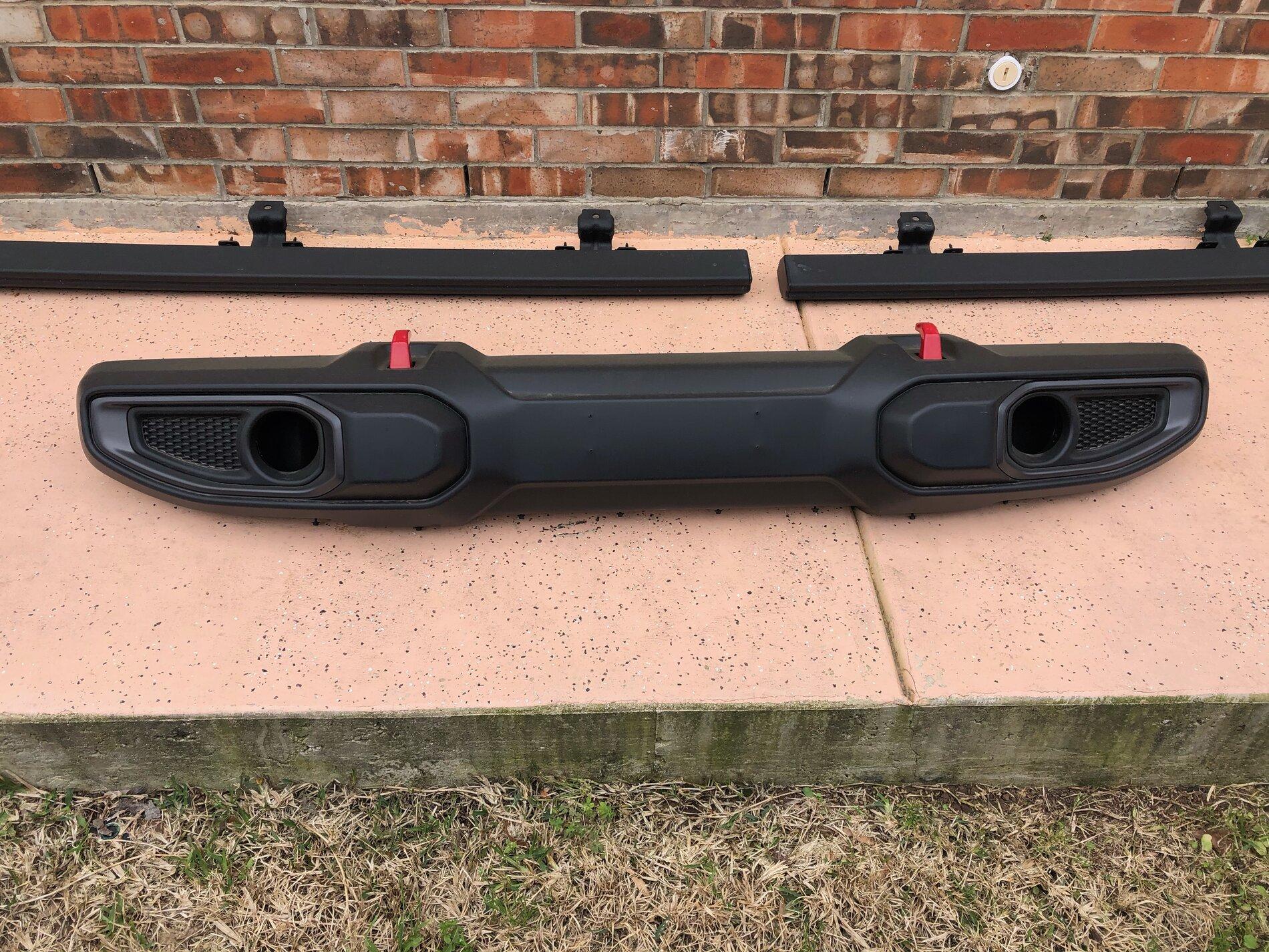 Jeep Gladiator 2021 Rubicon Plastic Front Bumper. $75 firm image4