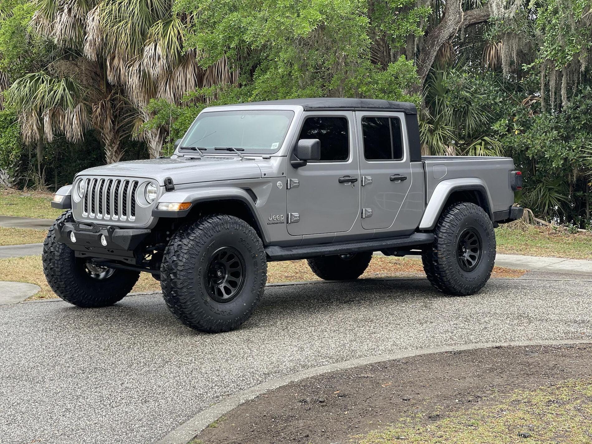 Jeep Gladiator Lets see all those Gladiators with lifts and bigger tires! o90Hb14