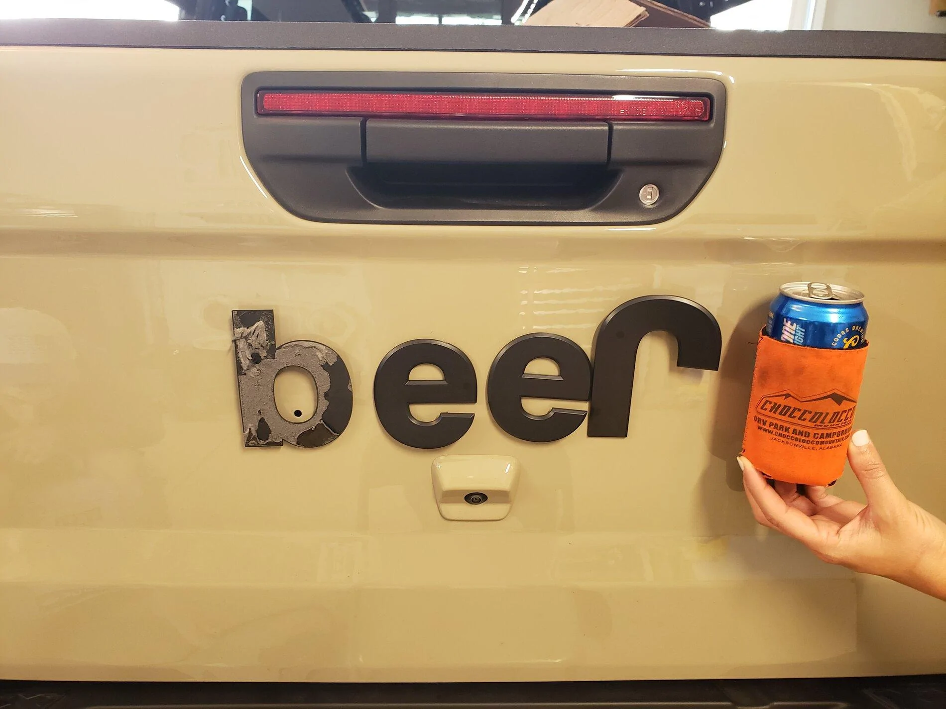 Jeep Gladiator "JEEP" tailgate badge mods? 20201127_142805