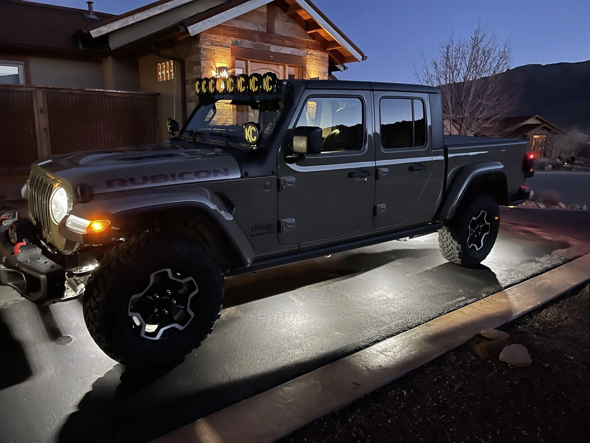 Jeep Gladiator Lux Lights for Rock Lights? IMG_4327