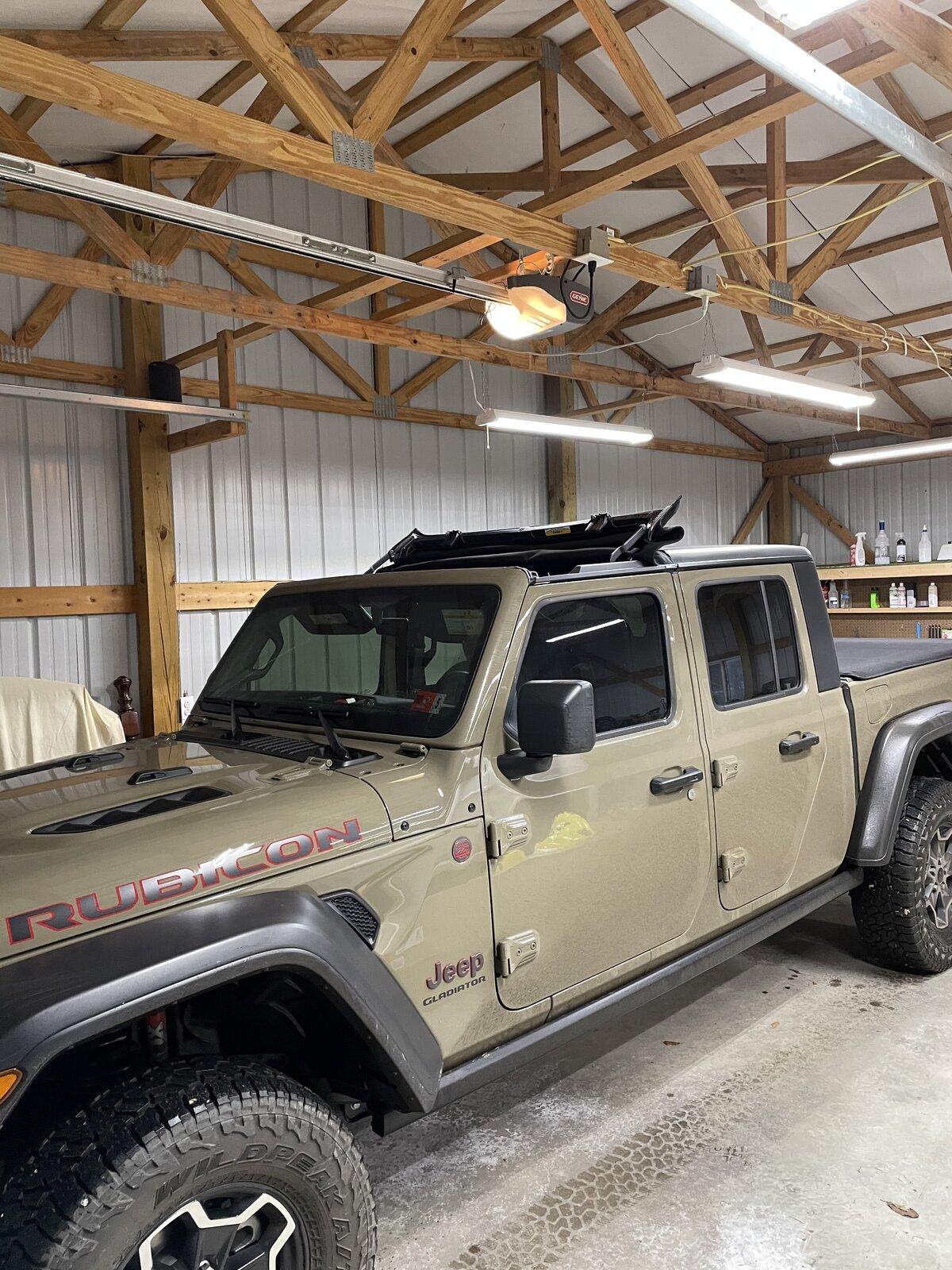 Jeep Gladiator FS: Bestop Sunrider Twill C213109B-9DC7-4804-A07A-8958C6D28EA5