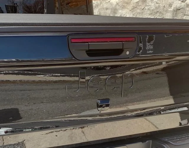 Jeep Gladiator "JEEP" tailgate badge mods? IMG_5843