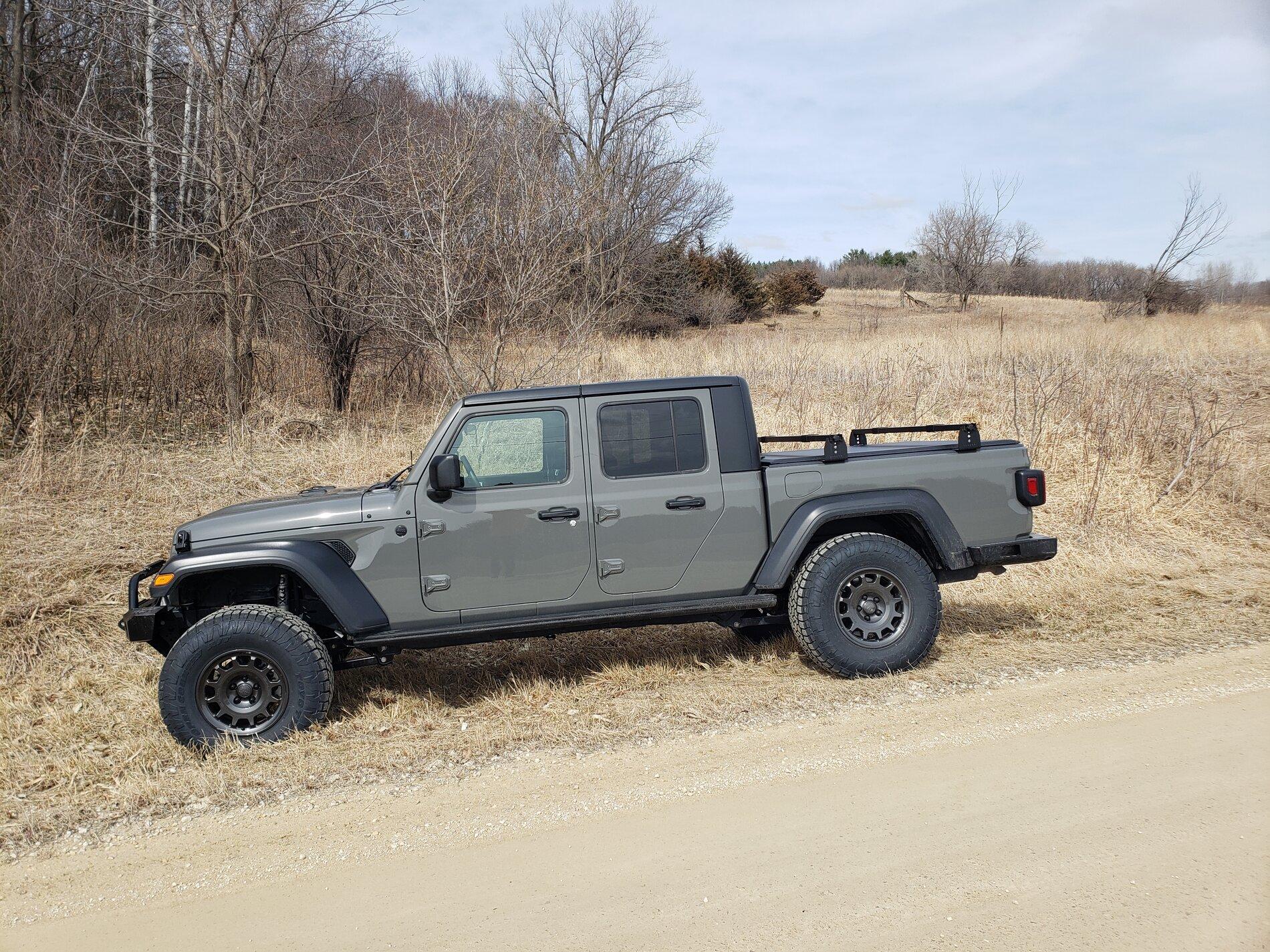 Jeep Gladiator Sting-Gray owner... show me your gray wheels 20210325_145726