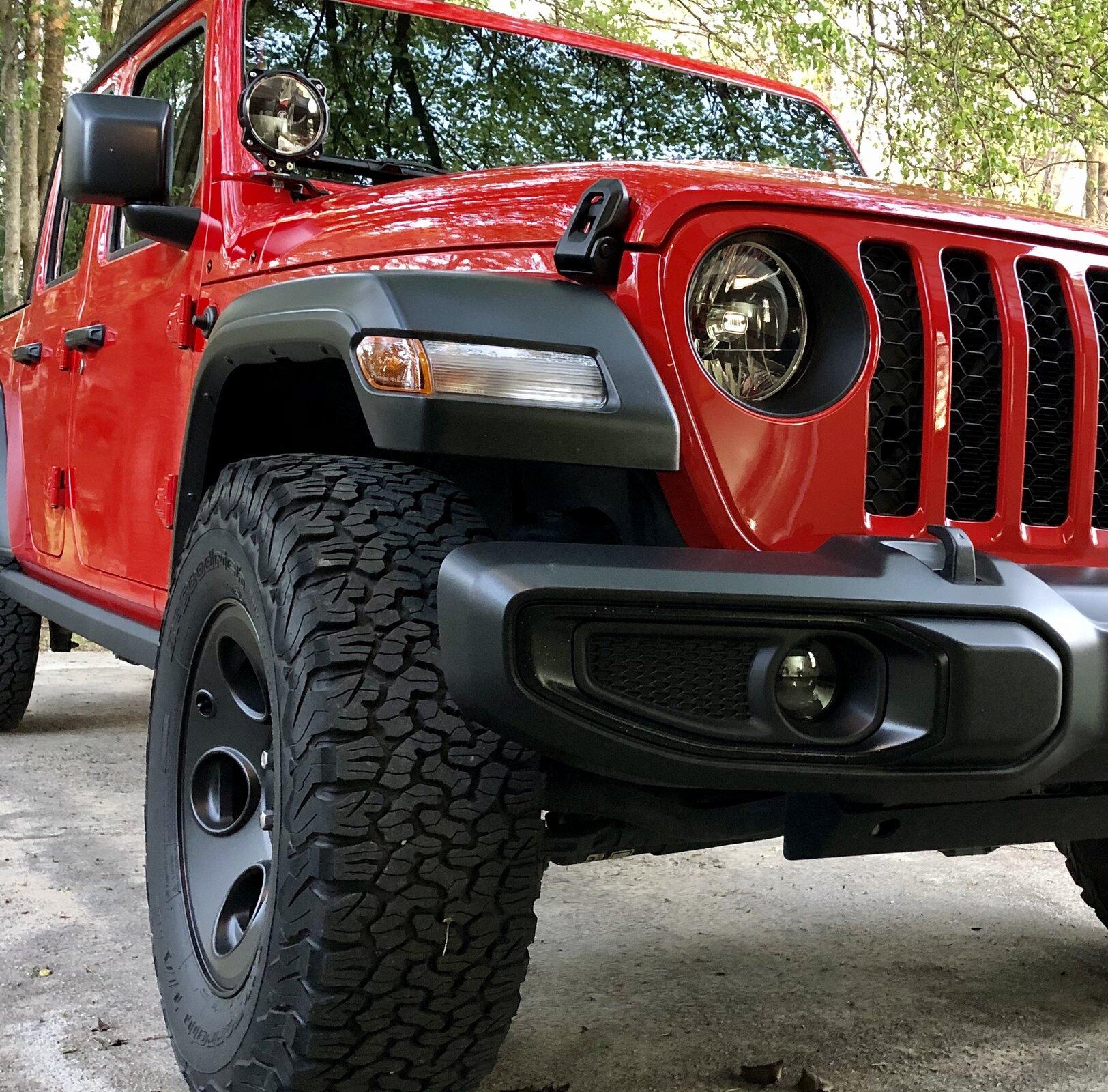 Jeep Gladiator FIRECRACKER RED Gladiator JT Club 96FB067D-0235-42D4-BD7E-74038974867B