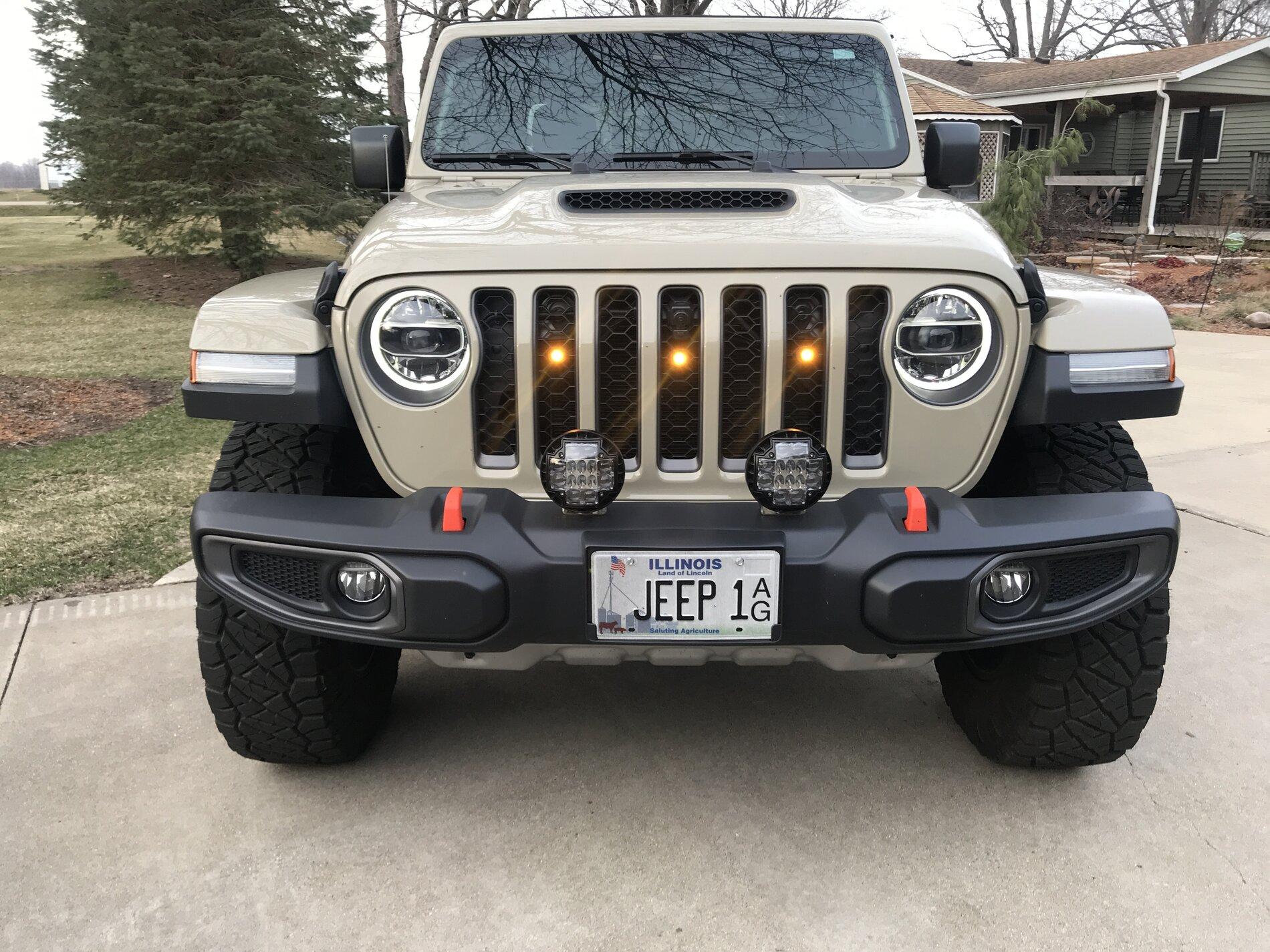 Jeep Gladiator Prerunner grille lights 50A89906-B042-4F97-AA2F-7B7AD378ECA7