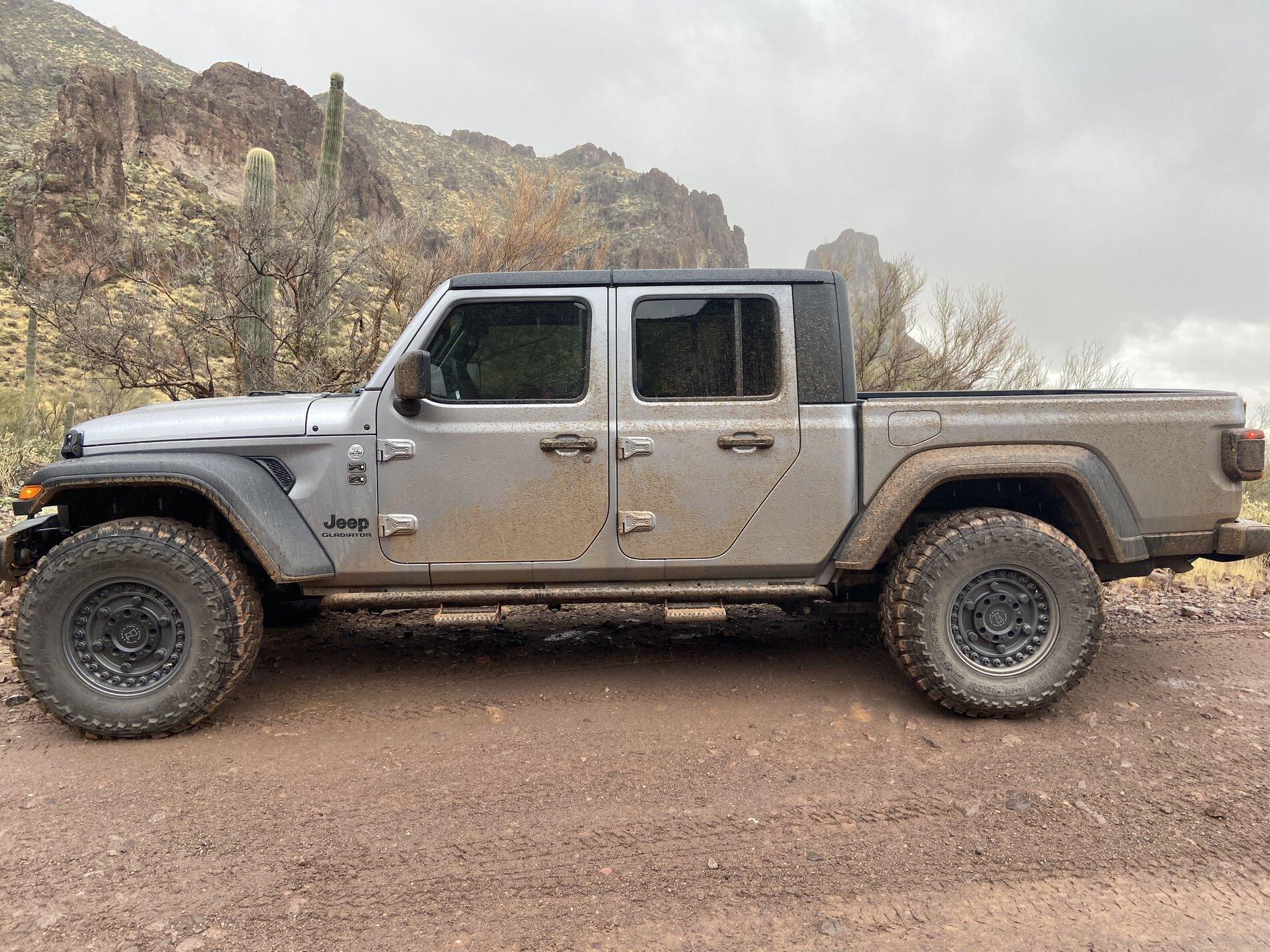 Jeep Gladiator Does anyone has N-FAB RKR ROCK RAILS on? If so can you post pictures Jeep.JPG
