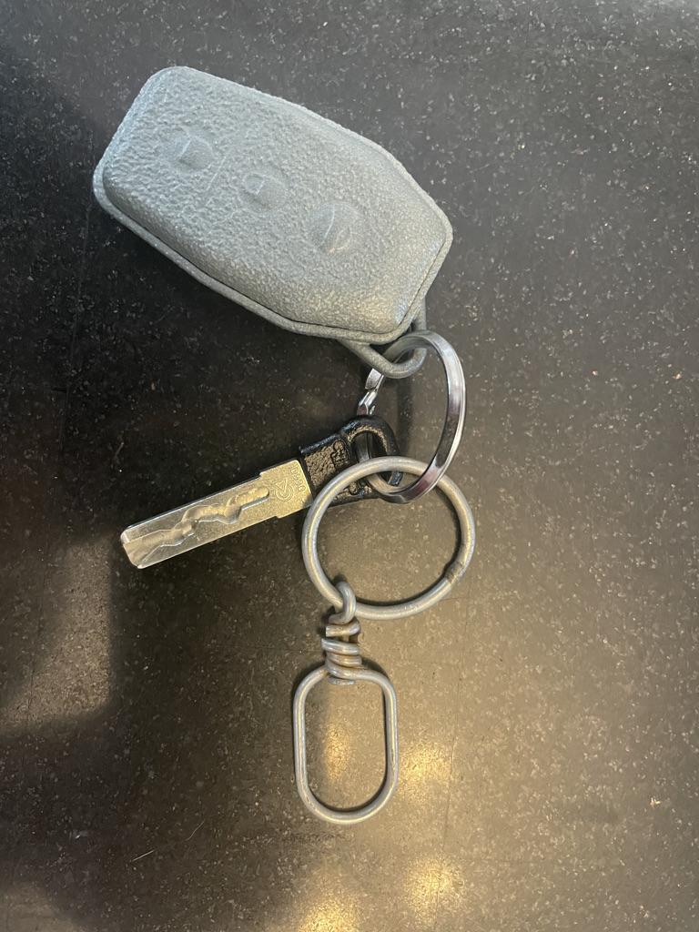 Jeep Gladiator Re-engineering the brick (keyfob) 7A0E3074-081E-486E-A64F-C9277DCE5CA3_1_105_c
