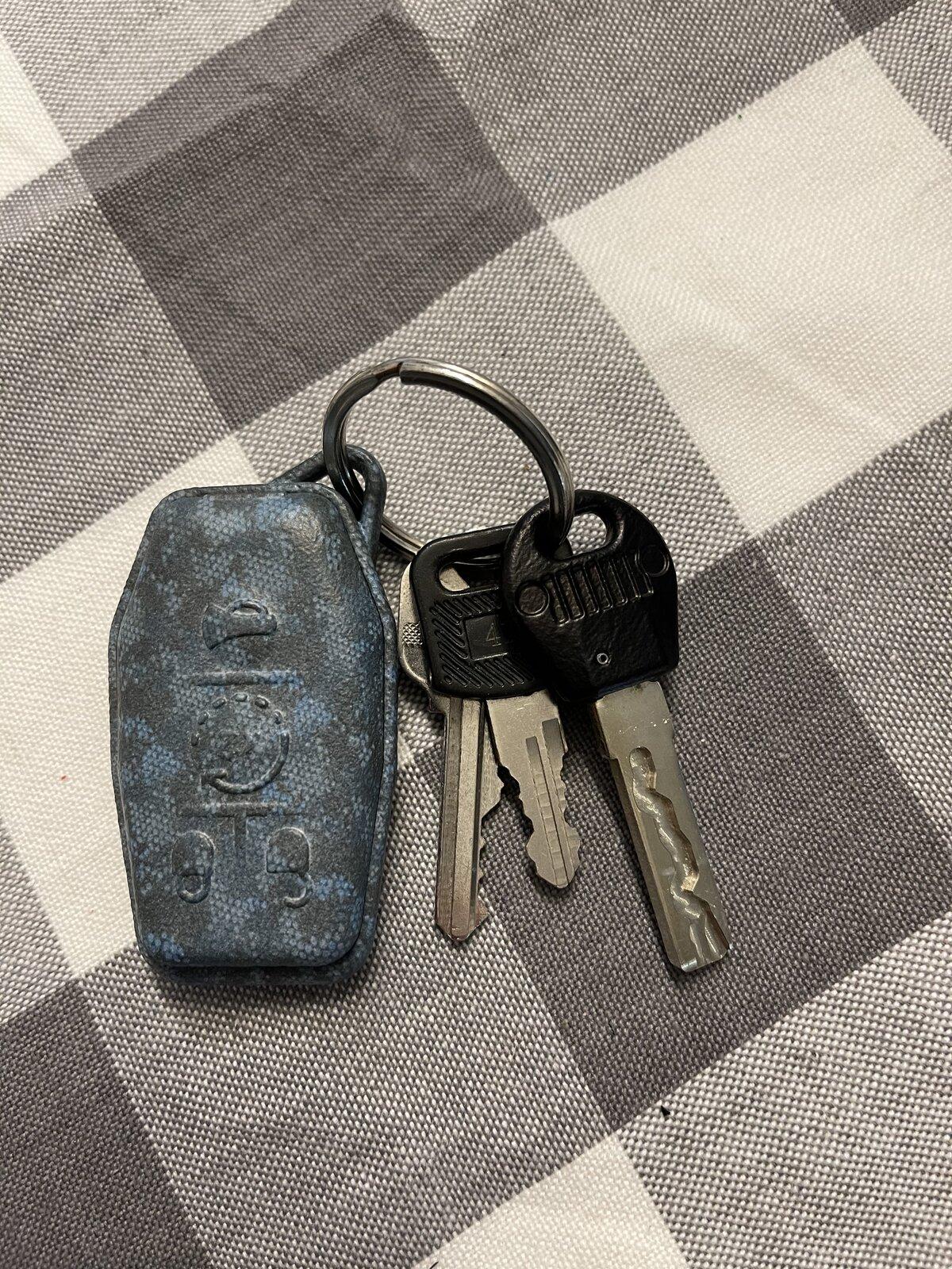 Jeep Gladiator Re-engineering the brick (keyfob) 7278DCDE-C579-45B2-95D2-C9A75CF77988
