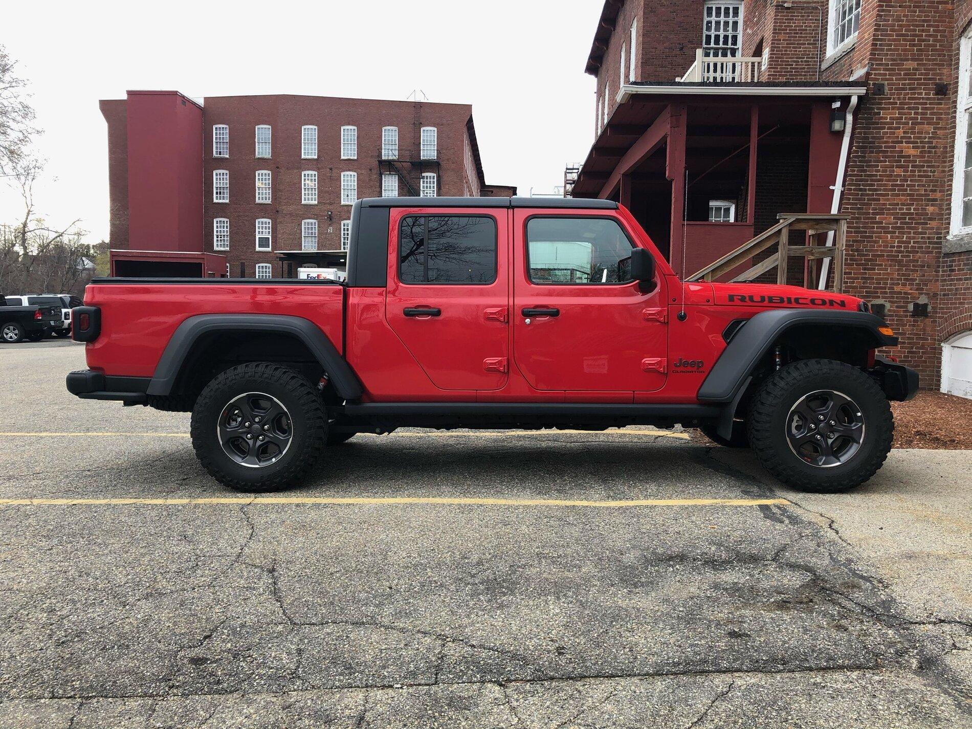Jeep Gladiator Daystar 1.5” leveling kit out of stock. Similar options? 22E4653D-DB5D-4252-8523-A5EFA279D0E1