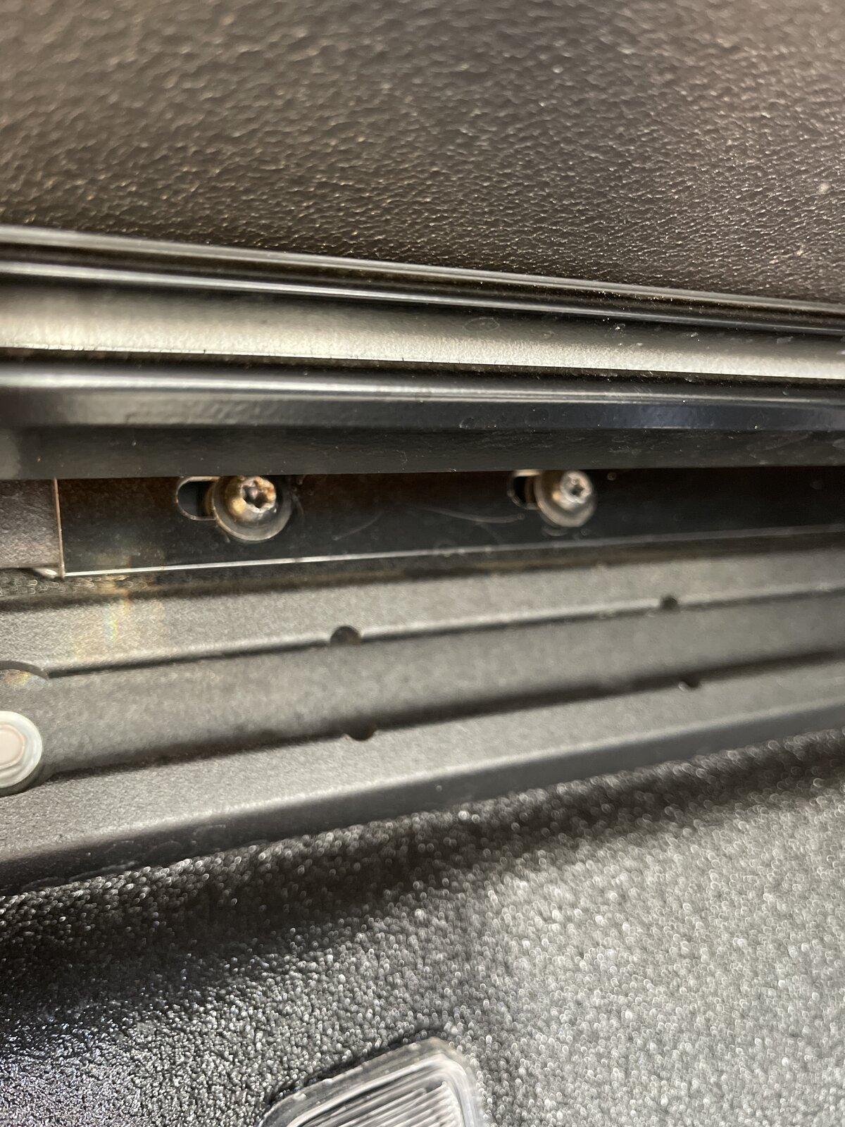 Jeep Gladiator BAKflip G2 tonneau cover work with trail rails?? image