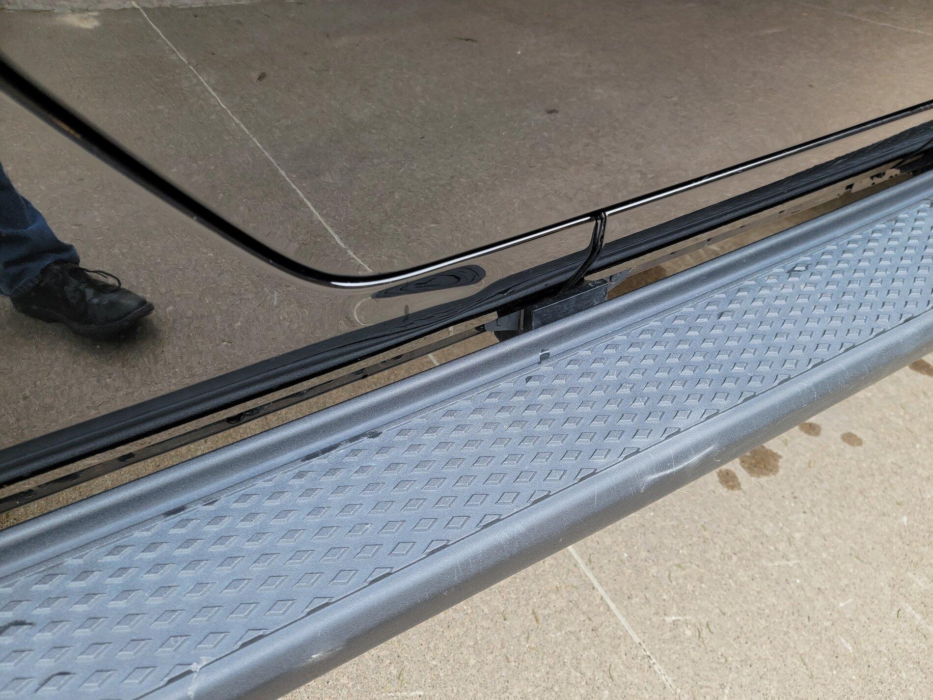 Jeep Gladiator Rubicon 3 piece steel OEM bumper compatible for a winch? 20210406_153713