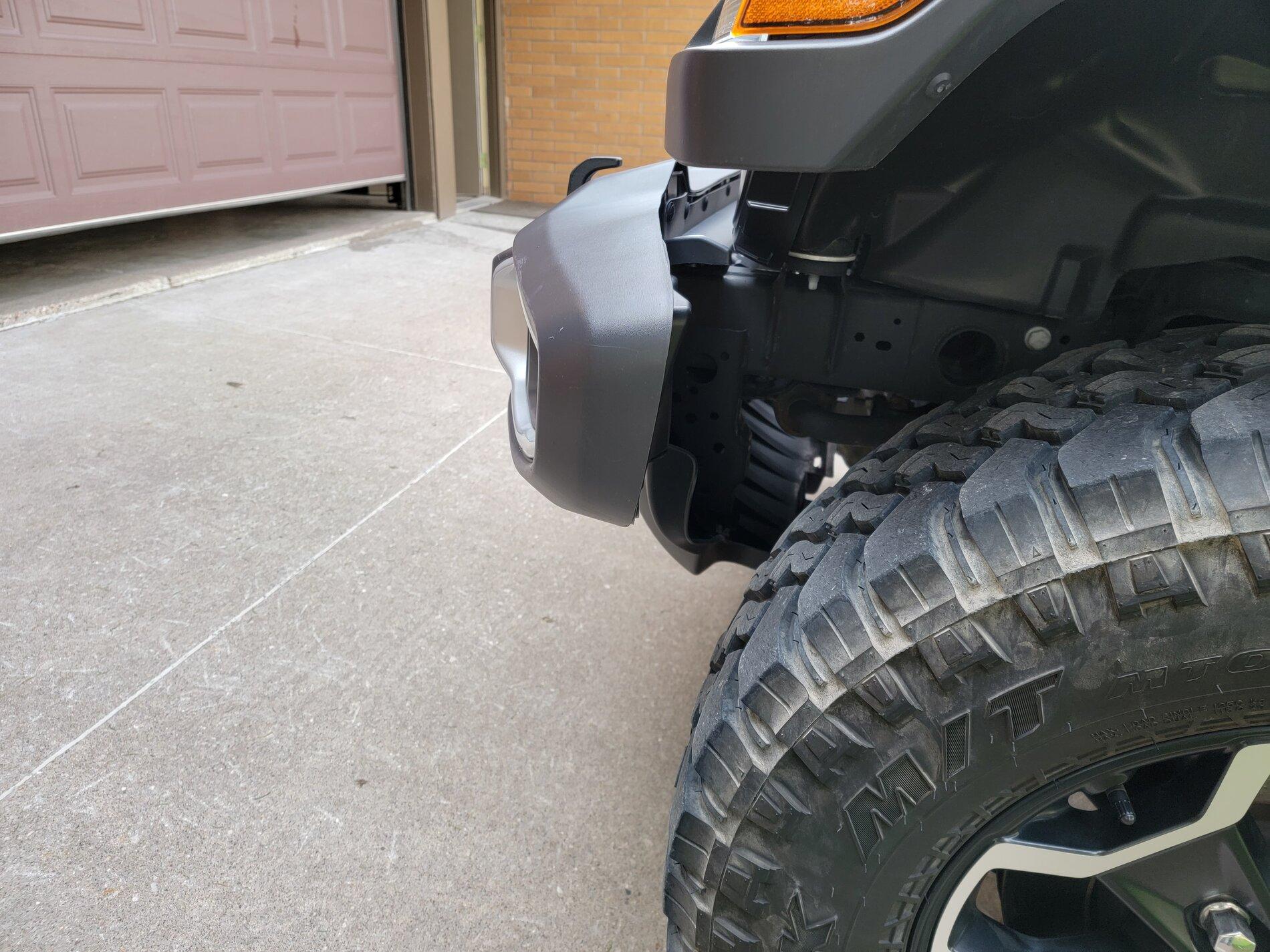 Jeep Gladiator Rubicon 3 piece steel OEM bumper compatible for a winch? 20210406_170524