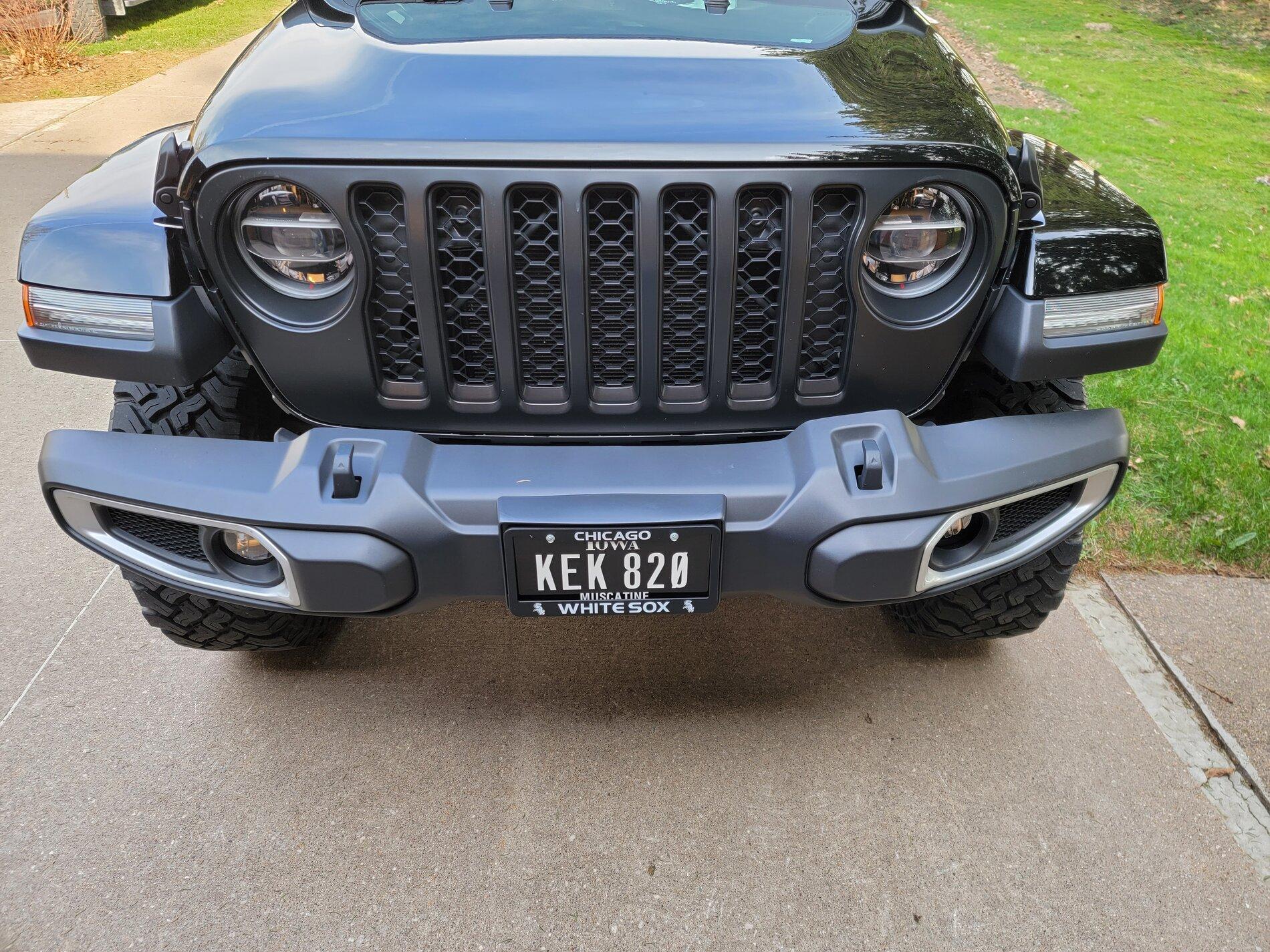 Jeep Gladiator Rubicon 3 piece steel OEM bumper compatible for a winch? 20210406_170532