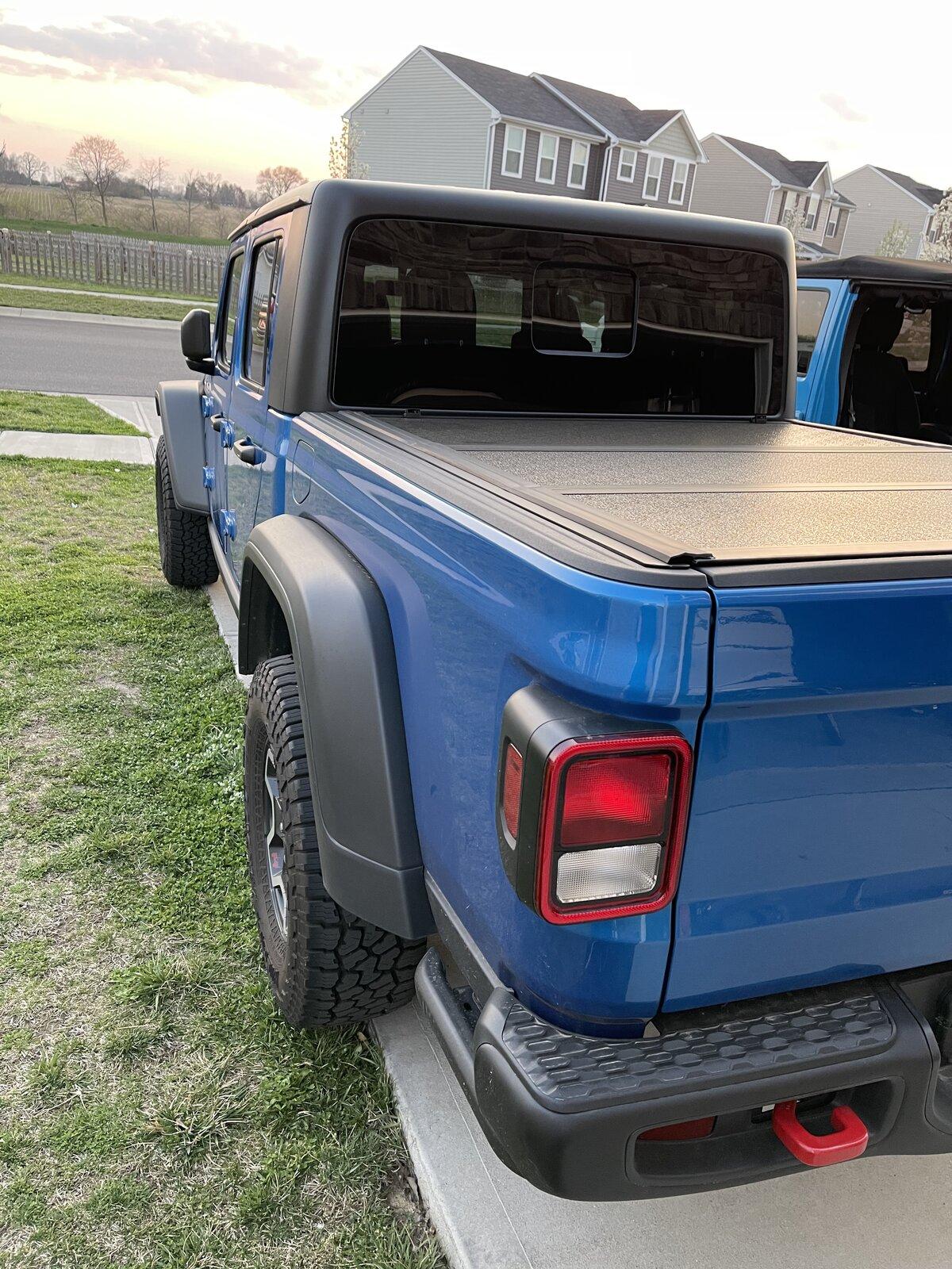 Jeep Gladiator Hard top for trade for soft too 926EE646-D4E4-4E94-AF27-6EB43B5EEA66