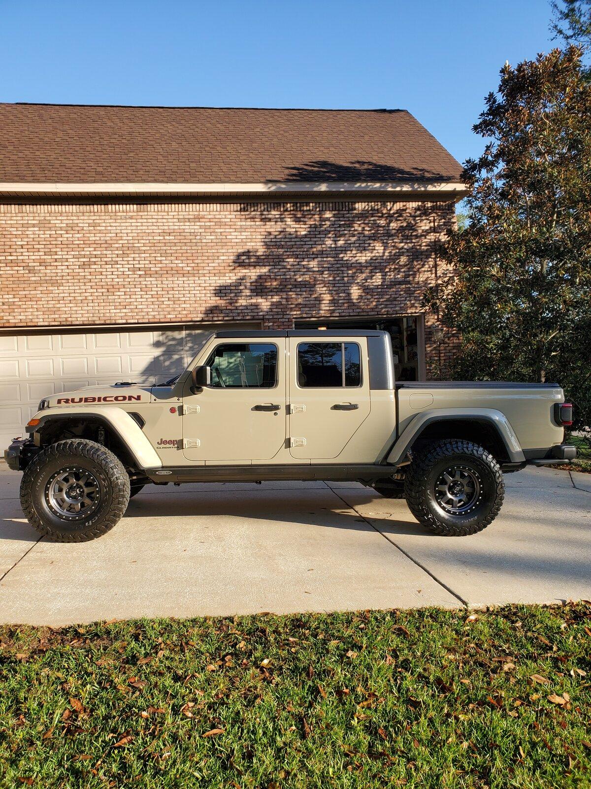 Jeep Gladiator SOLD 2020 Gobi Rubicon - Loaded - $60k 20201113_072953