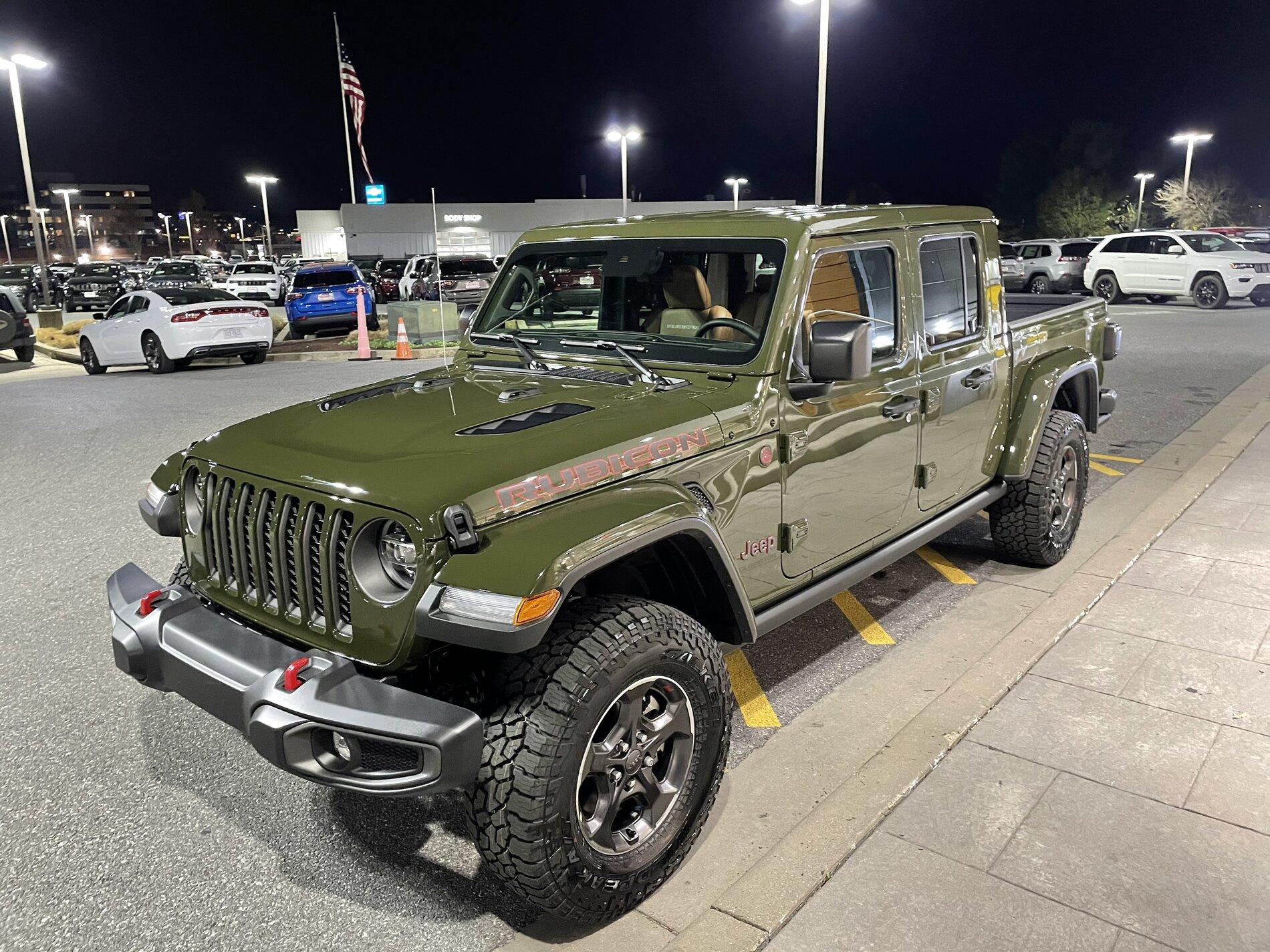 Jeep Gladiator SARGE GREEN Gladiator club 40B21E83-4307-43EB-97A0-B7AEB2BDBA04