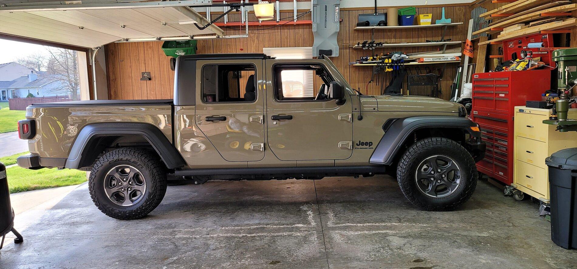 Jeep Gladiator Jeep Gladiator Rubicon rims and tires 285/70r17 Tires