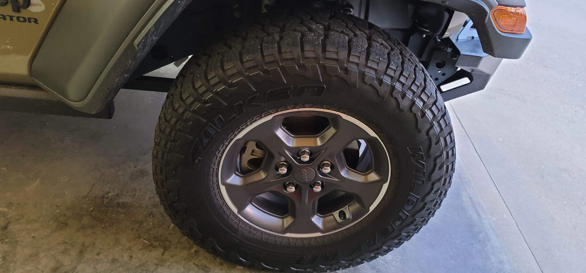 Jeep Gladiator Jeep Gladiator Rubicon rims and tires 285/70r17 TireFR