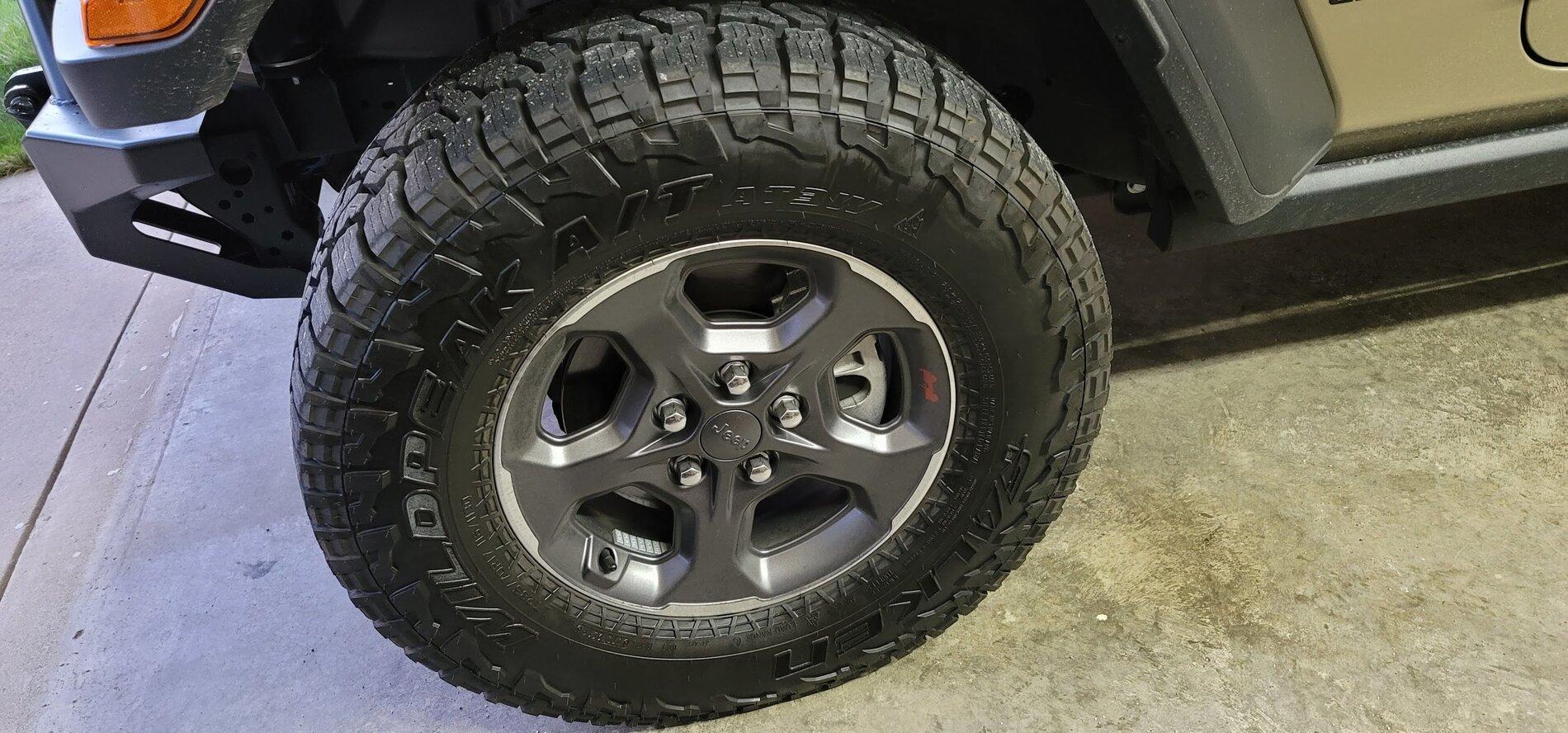 Jeep Gladiator Jeep Gladiator Rubicon rims and tires 285/70r17 TireFL