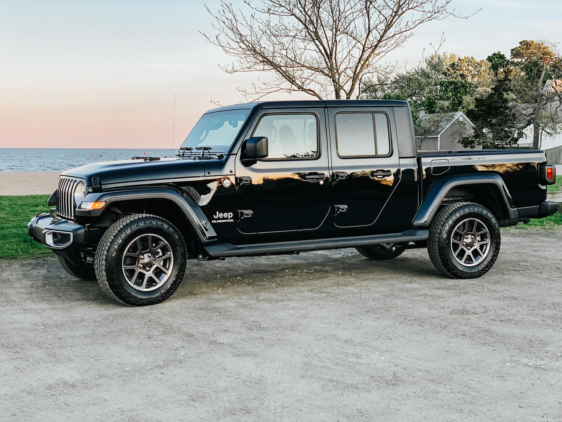 Jeep Gladiator Need help!!! The tires are soo big!!! CB008686-2544-4F23-A797-C7B4E19B3A64