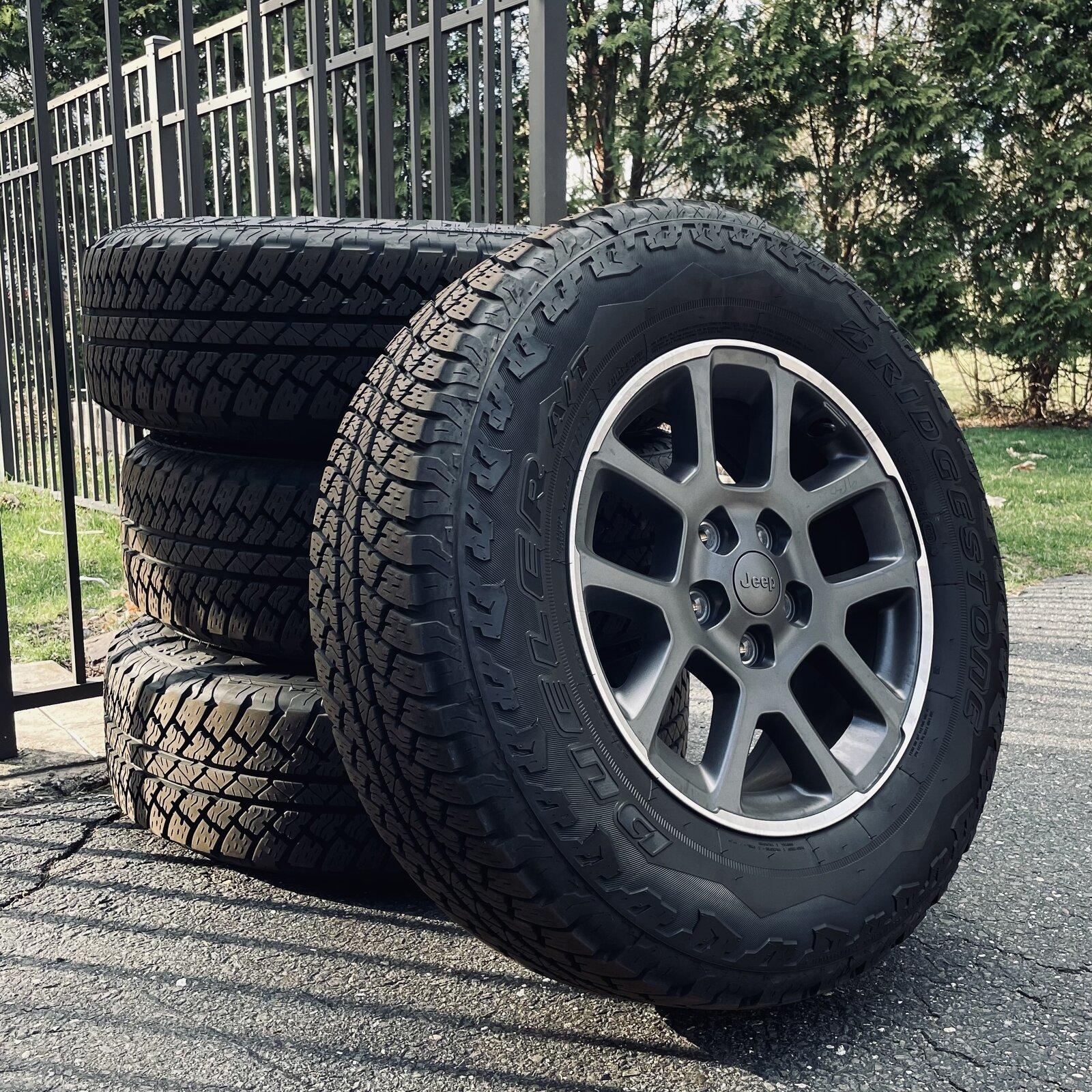 Jeep Gladiator 2021 Jeep Gladiator Overland Takeoffs 18” Wheels + Tires E3B85A79-9166-4B3F-AC75-C9724D7A5F78