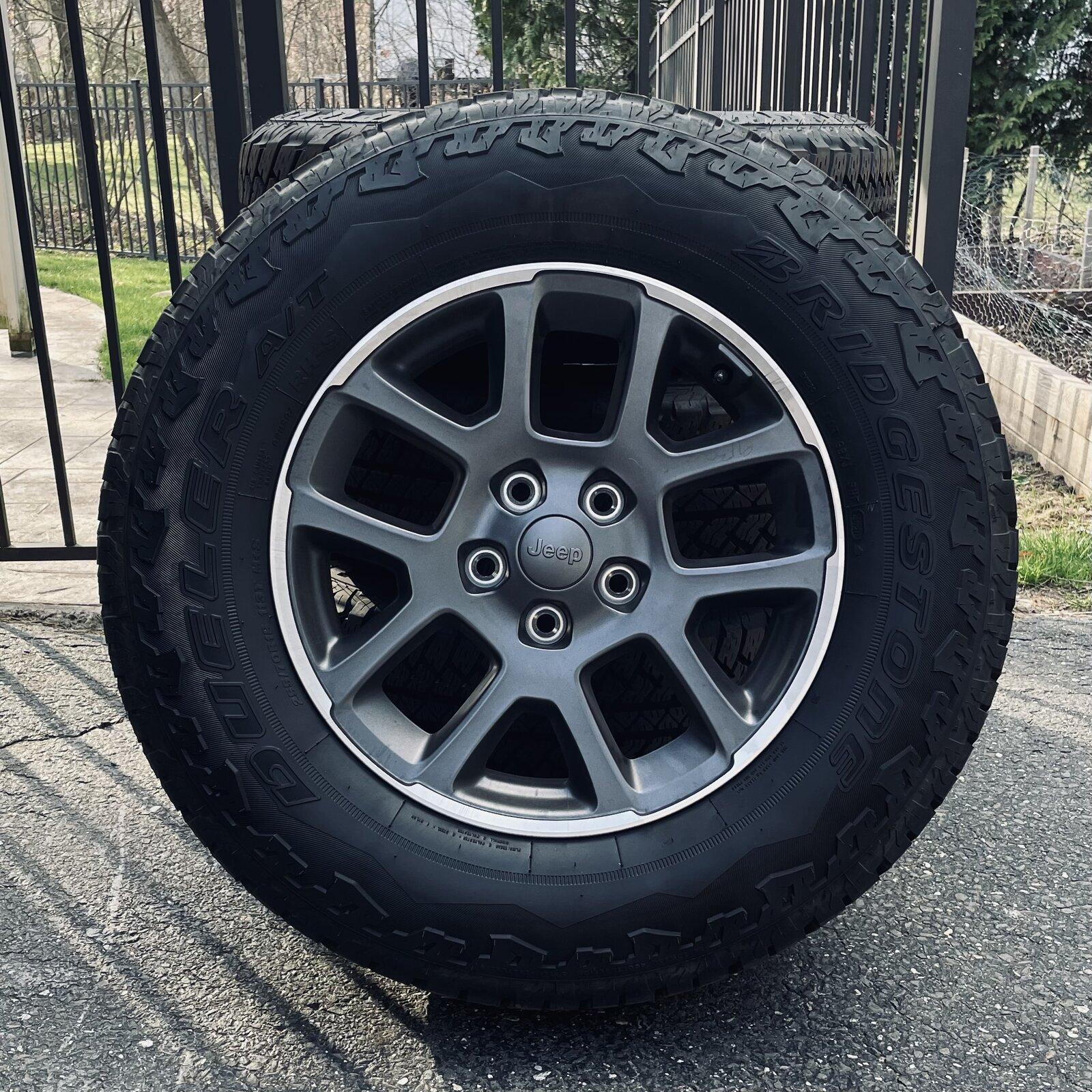 Jeep Gladiator 2021 Jeep Gladiator Overland Takeoffs 18” Wheels + Tires 4EE2CB89-39AA-4985-8A00-1E69D36907DF