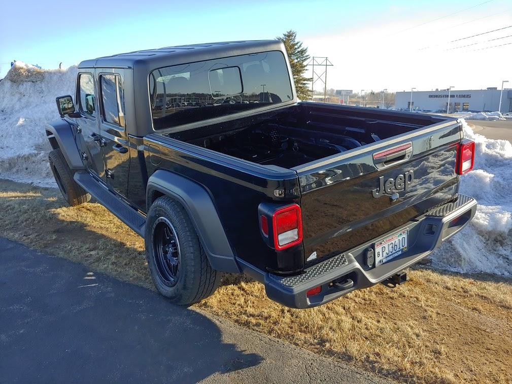 Jeep Gladiator Gladiator Flex pictures snow bank