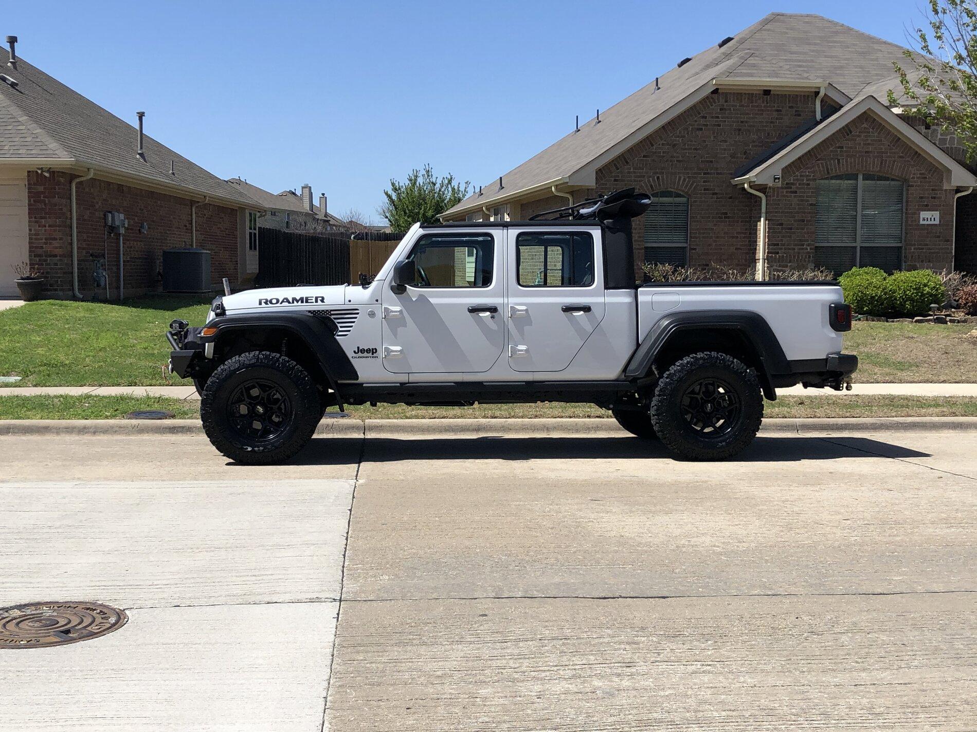 Jeep Gladiator Gladiators on Mopar 2" Lift Kit image0-4