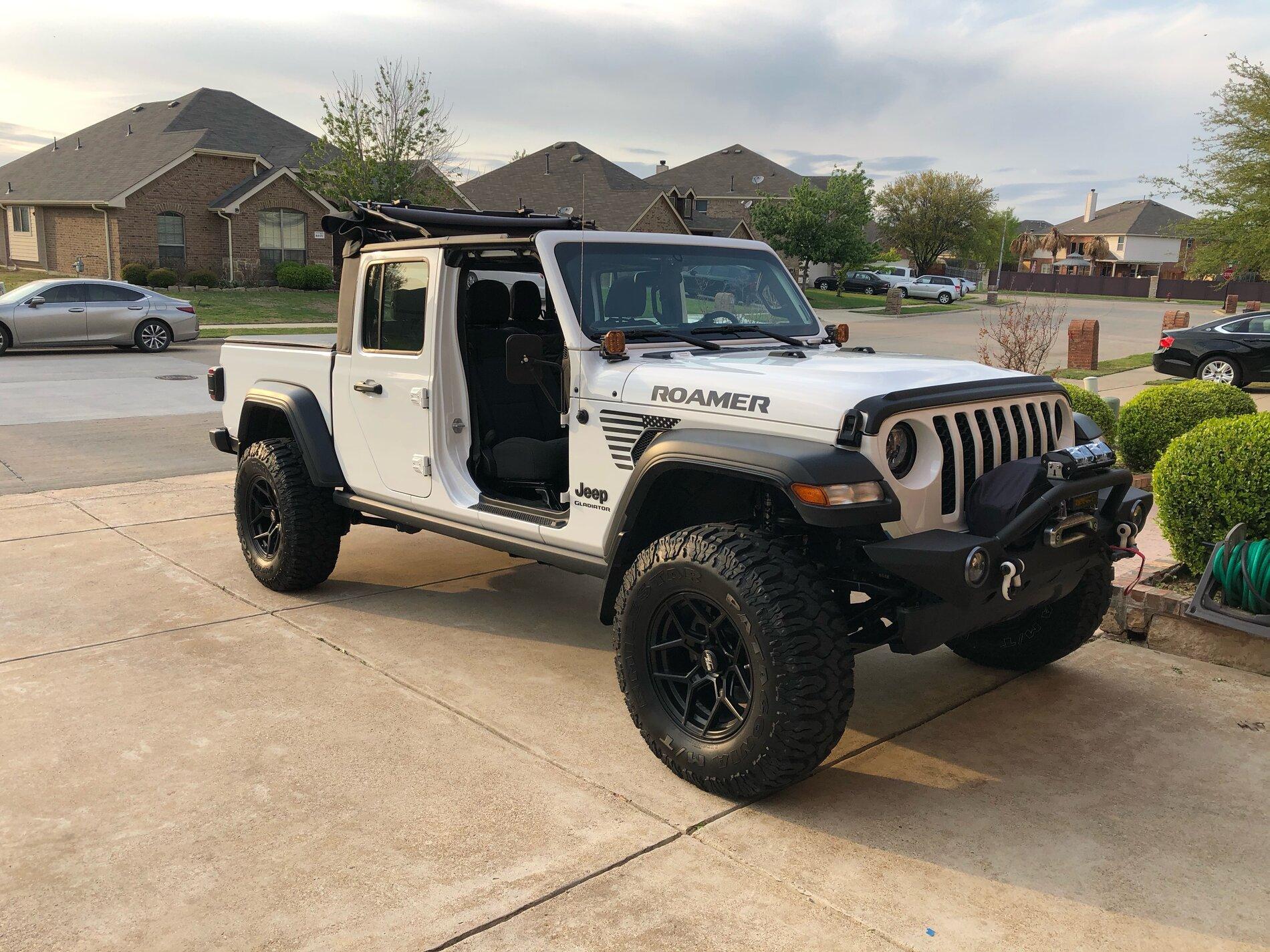 Jeep Gladiator Gladiators on Mopar 2" Lift Kit image1-3