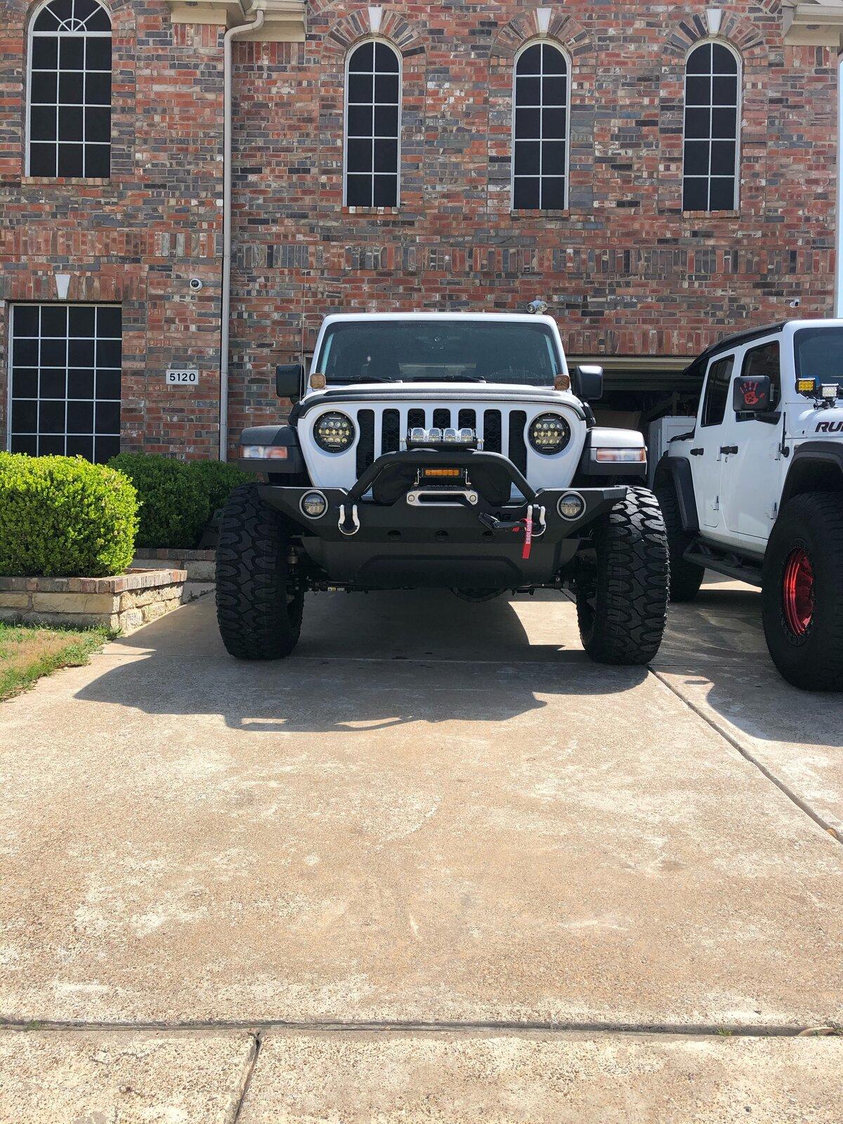Jeep Gladiator Gladiators on Mopar 2" Lift Kit image2-2