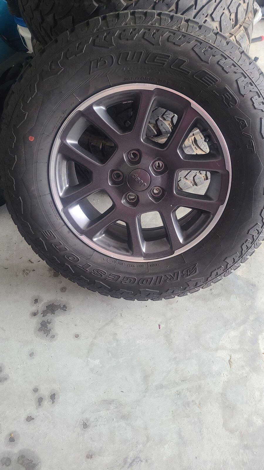 Jeep Gladiator Bridgestone Dueler A/T with rims, like new 16180045839651830471503339678113