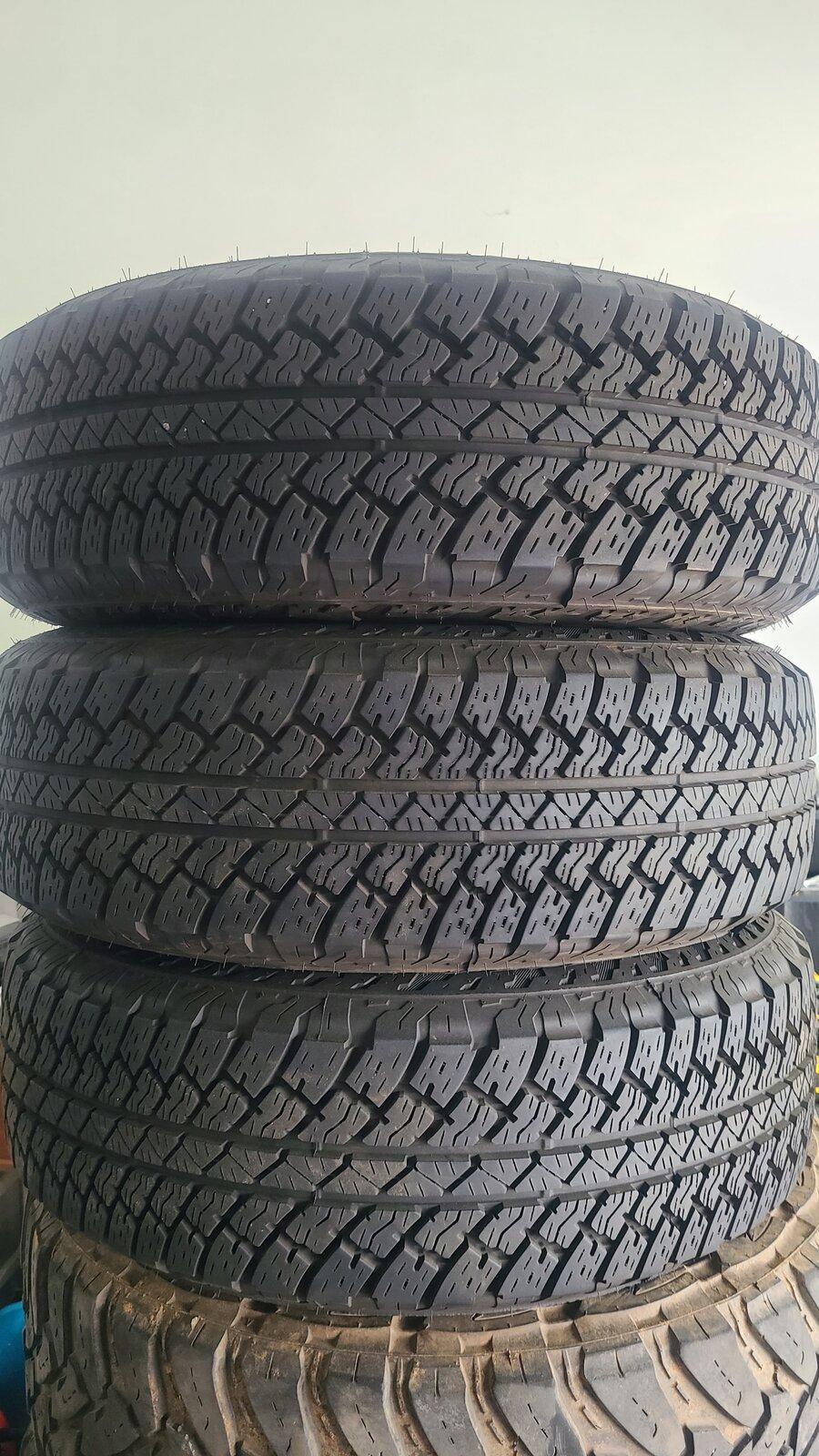 Jeep Gladiator Bridgestone Dueler A/T with rims, like new 16180046048089174040811030905710