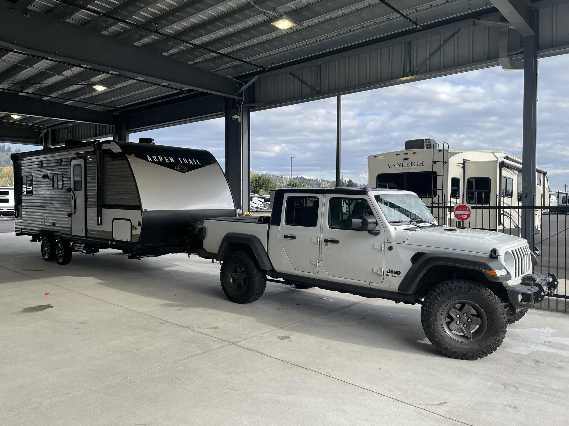 Jeep Gladiator So, what is everybody towing? 634DB1CA-0D1B-40A2-898D-C06D9C147899