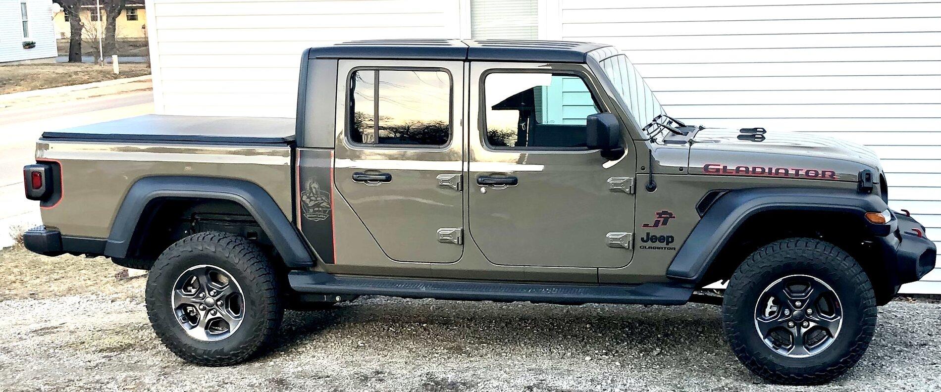 Jeep Gladiator Let's see your 285/75 17 tires 3EFB4074-9ABF-44C9-BC55-6B0E69B1AC38
