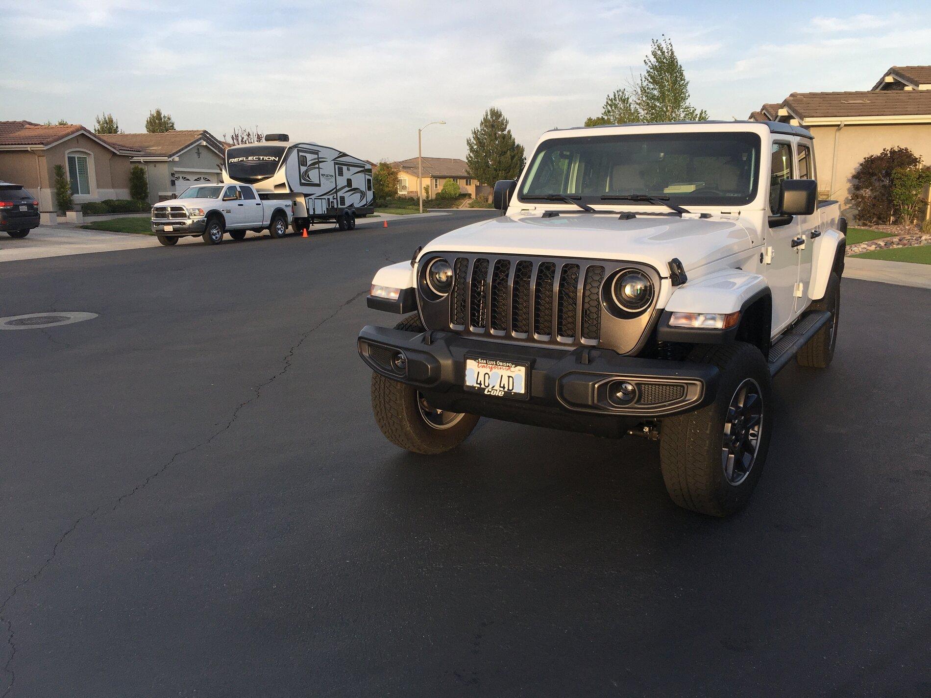 Jeep Gladiator 80TH ANNIVERSARY Edition Gladiator JT Club Blacked out grill no lic