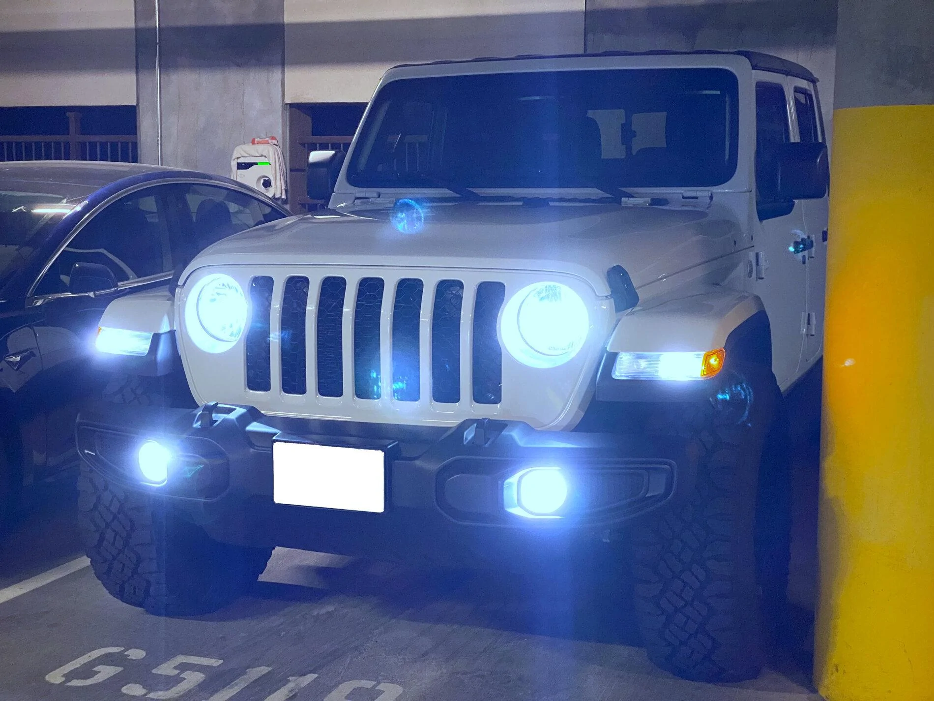 Jeep Gladiator Any suggestions to replace the Halogens with LEDs? Also fog lights! IMG_8403 2