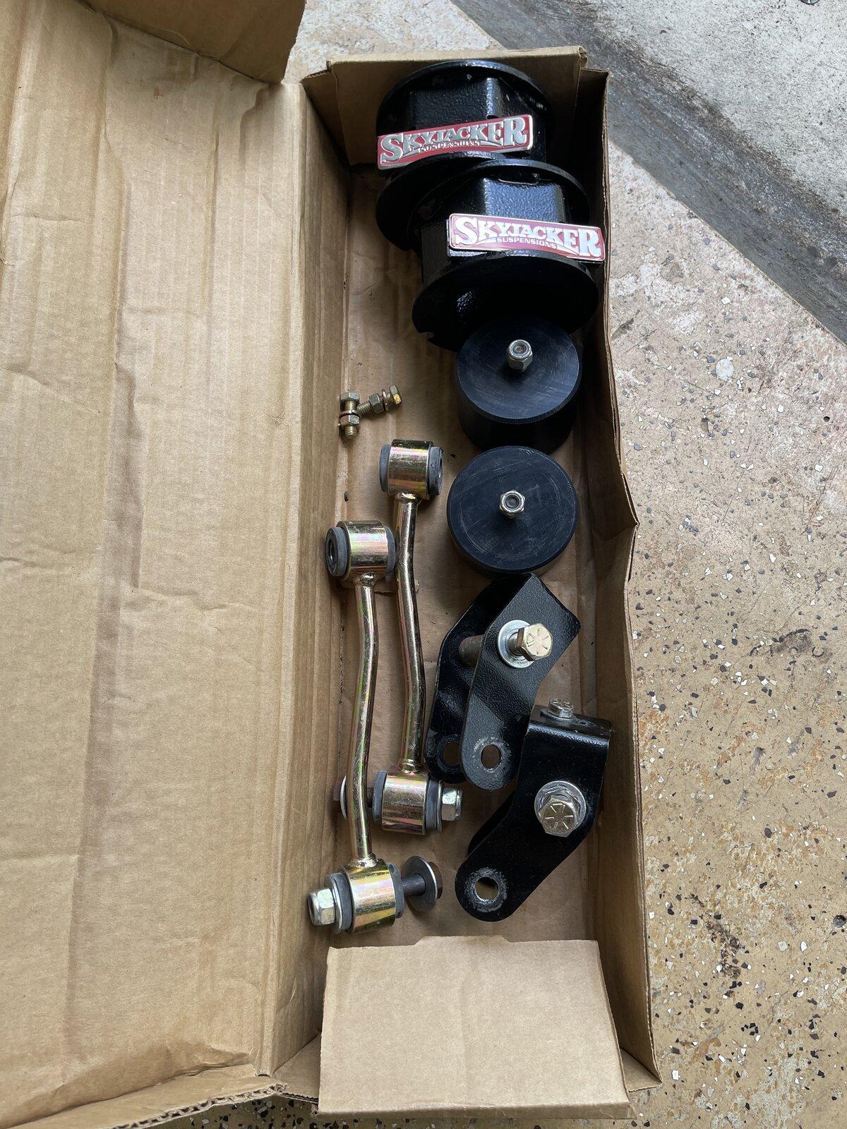 Jeep Gladiator Skyjacker 2.5 inch Front Metal coils Spacer Kit 81B6D1C5-B27C-4031-B9BC-D49DAB9622D3