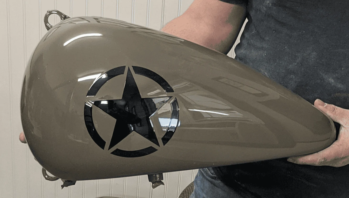 Jeep Gladiator Gladiator tailgate can support up to 500 lbs payload in middle position FinishedTank