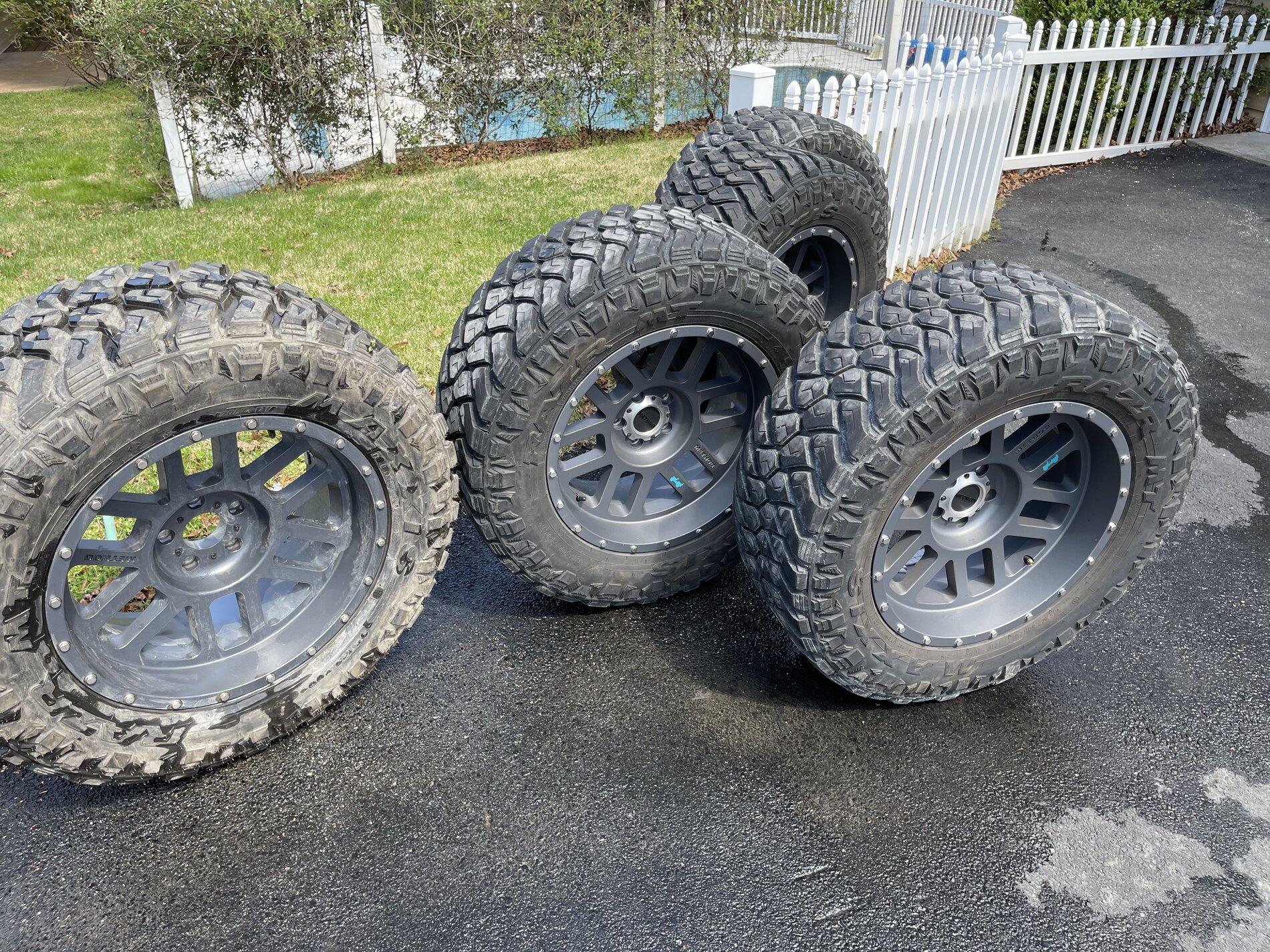 Jeep Gladiator 5x 20” Method 606s + 35” Maxxis RAZR MTs E6E18F15-5C2B-4D9B-9F69-DA335A2B4620