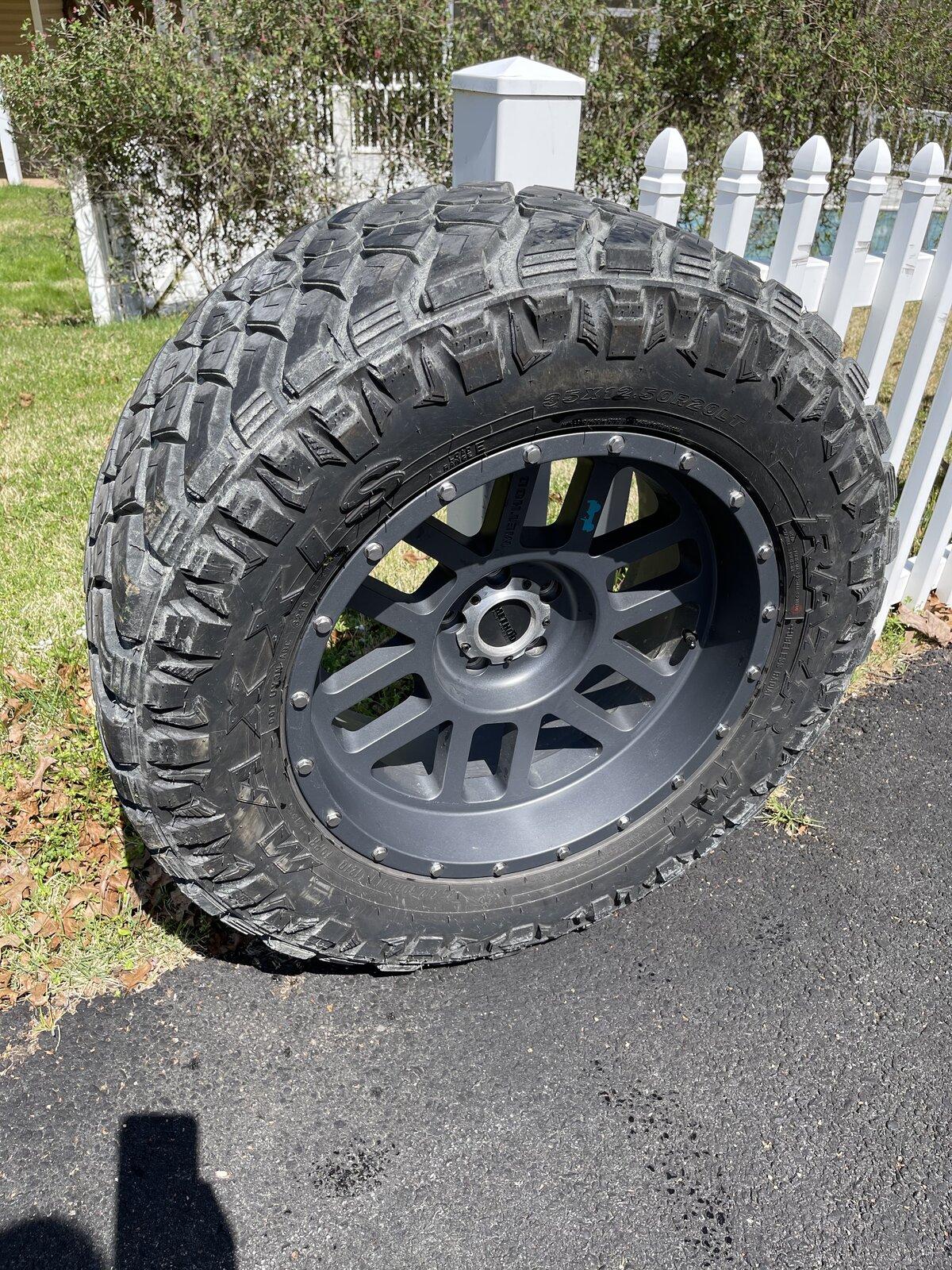 Jeep Gladiator 5x 20” Method 606s + 35” Maxxis RAZR MTs 1ECD8219-8591-4B7B-95AF-EDB1C8FCDD04