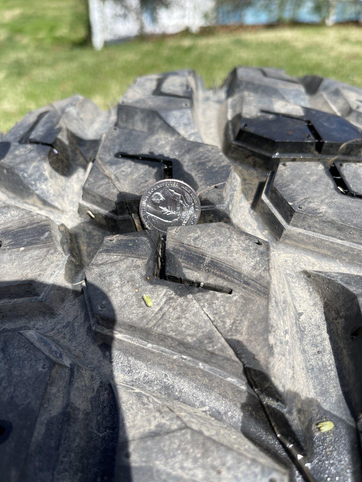 Jeep Gladiator 5x 20” Method 606s + 35” Maxxis RAZR MTs AA198225-5511-49AA-A577-2E92A1BF38F9
