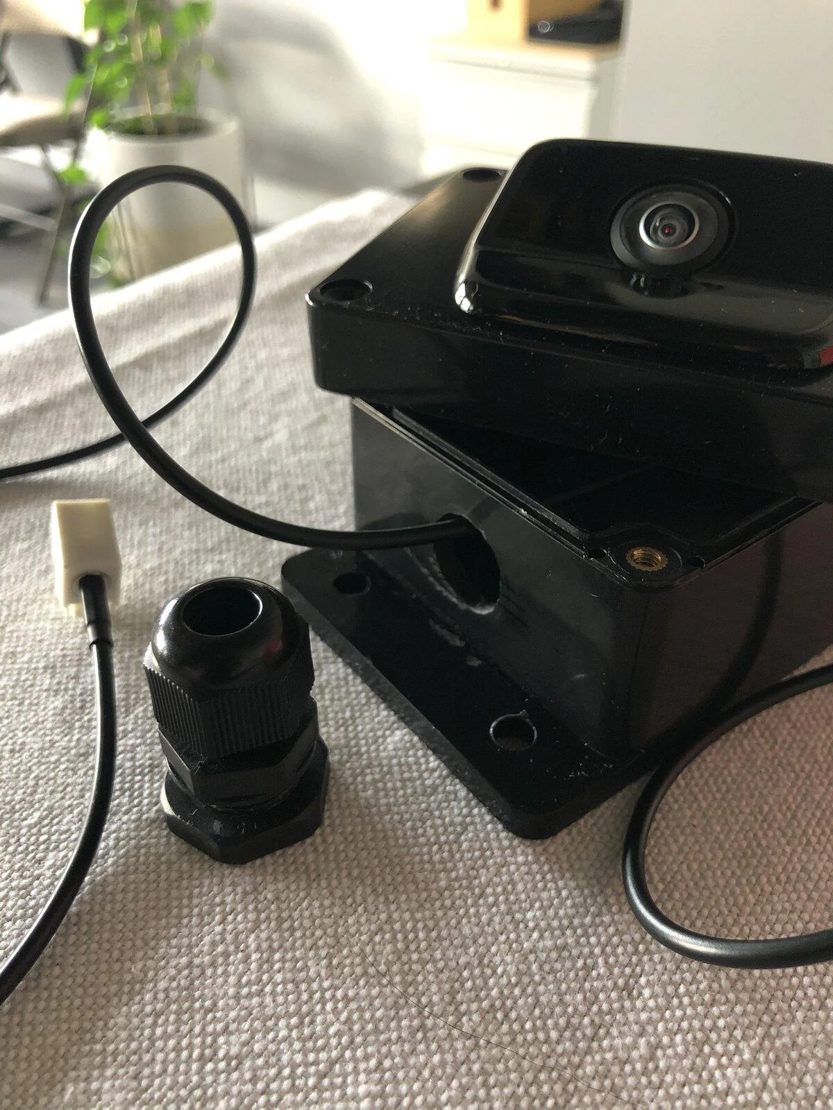 Jeep Gladiator Need help removing wire terminal from plastic connector on factory backup camera D4A63C32-947C-4AA5-949D-614D37AFB204