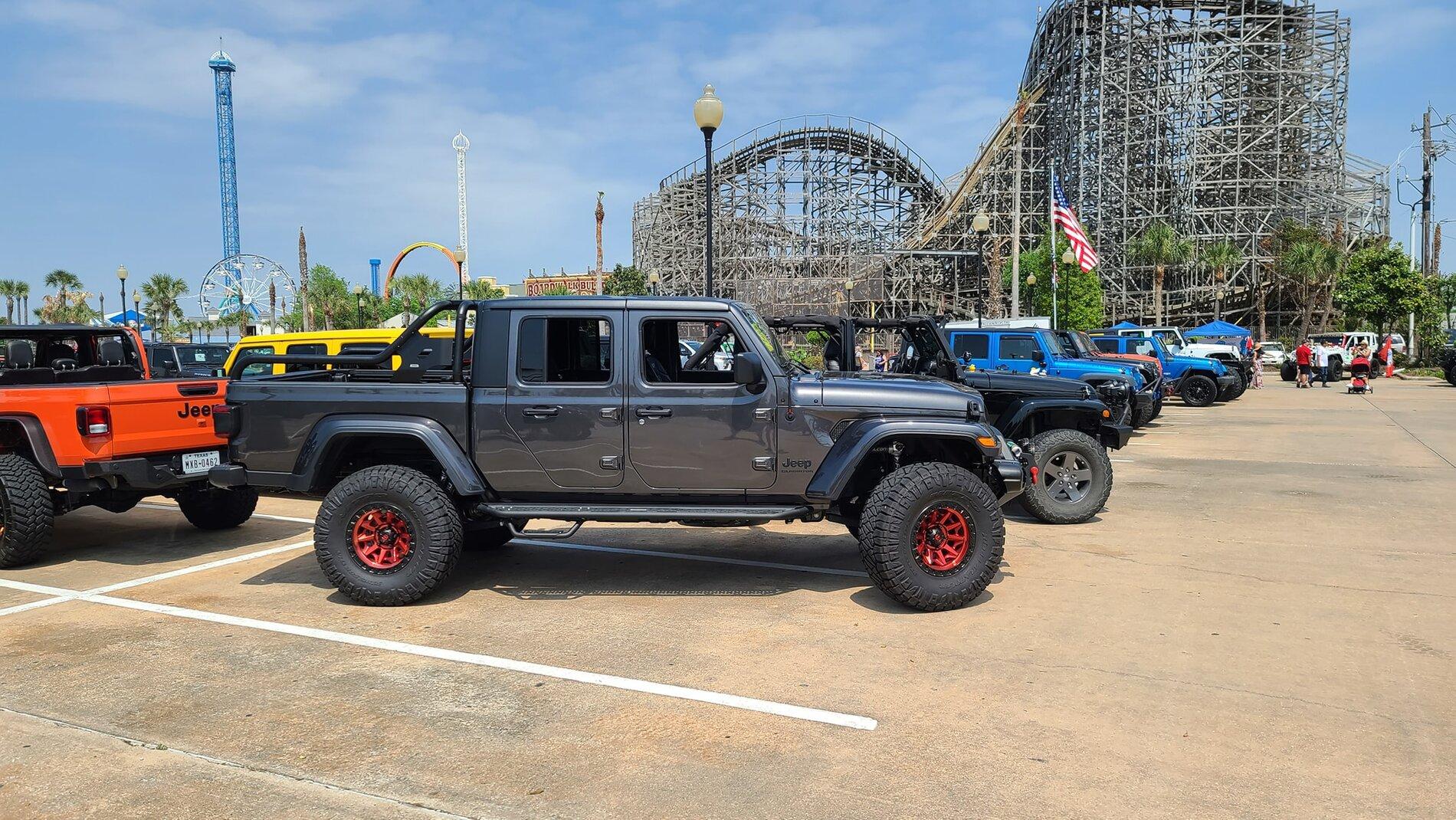 Jeep Gladiator Maximus 3 Sports Bar installed - and at a Jeep Show. 170656924_4469429503071662_1690086793481794712_n