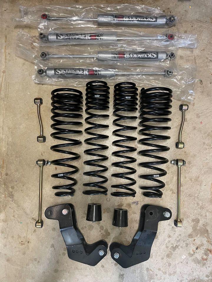 Jeep Gladiator Jeep Gladiator JT Skyjacker 2.5” Front/ 1.5” Rear Long Travel Lift M95 Monotube Shocks SJ-G251PMLT & Rancho Geometry Brackets 167832355_10104643499476826_8931810818100152102_n