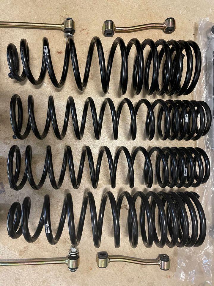 Jeep Gladiator Jeep Gladiator JT Skyjacker 2.5” Front/ 1.5” Rear Long Travel Lift M95 Monotube Shocks SJ-G251PMLT & Rancho Geometry Brackets 168319982_10104643499486806_8236005706112477002_n