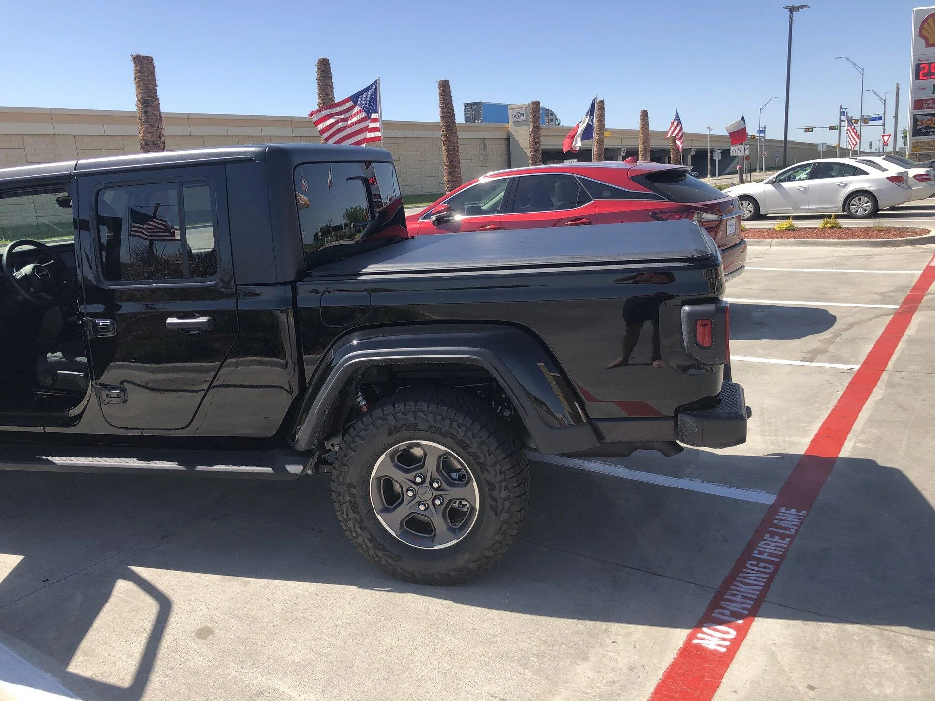 Jeep Gladiator Bed cover on the cheap! (From Chevy Colorado) 52638292-93DB-4651-AE8B-F099FFE1047B