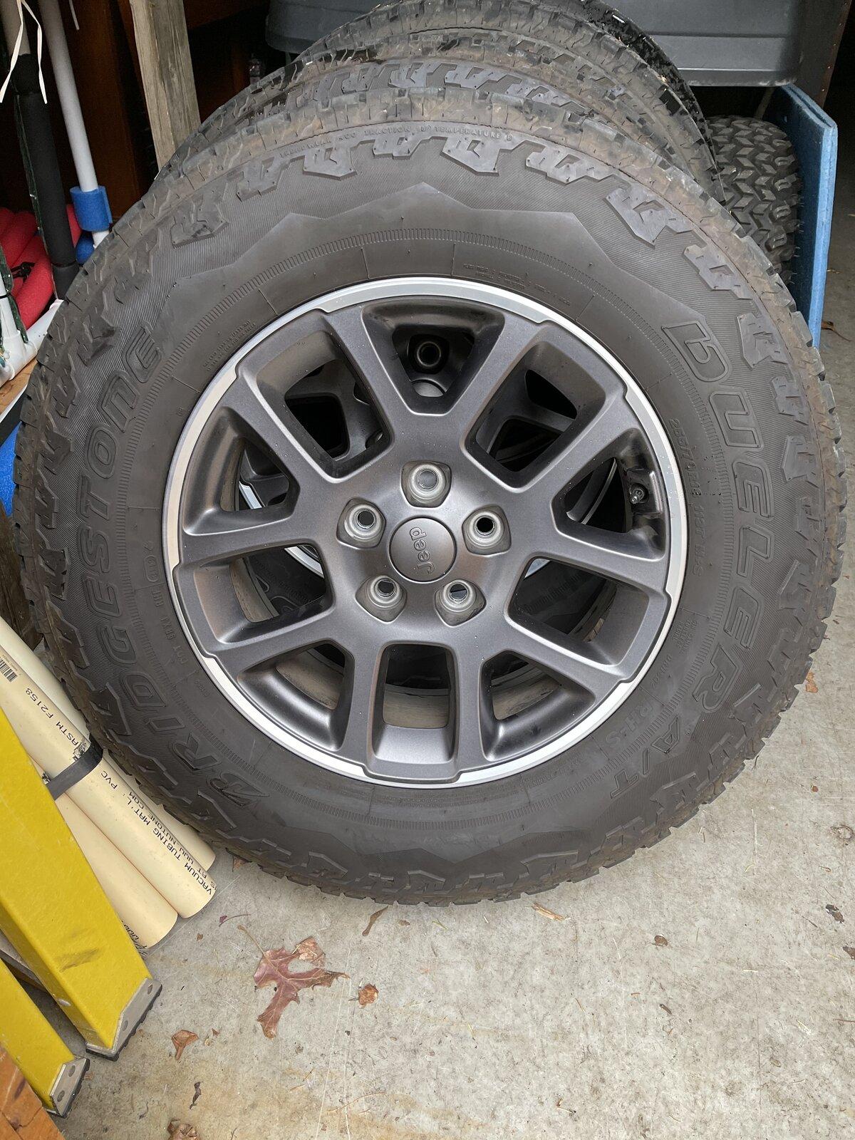 Jeep Gladiator Overland wheels/tires CA5FB0FF-17D3-46CC-B812-B13E17F08AAD